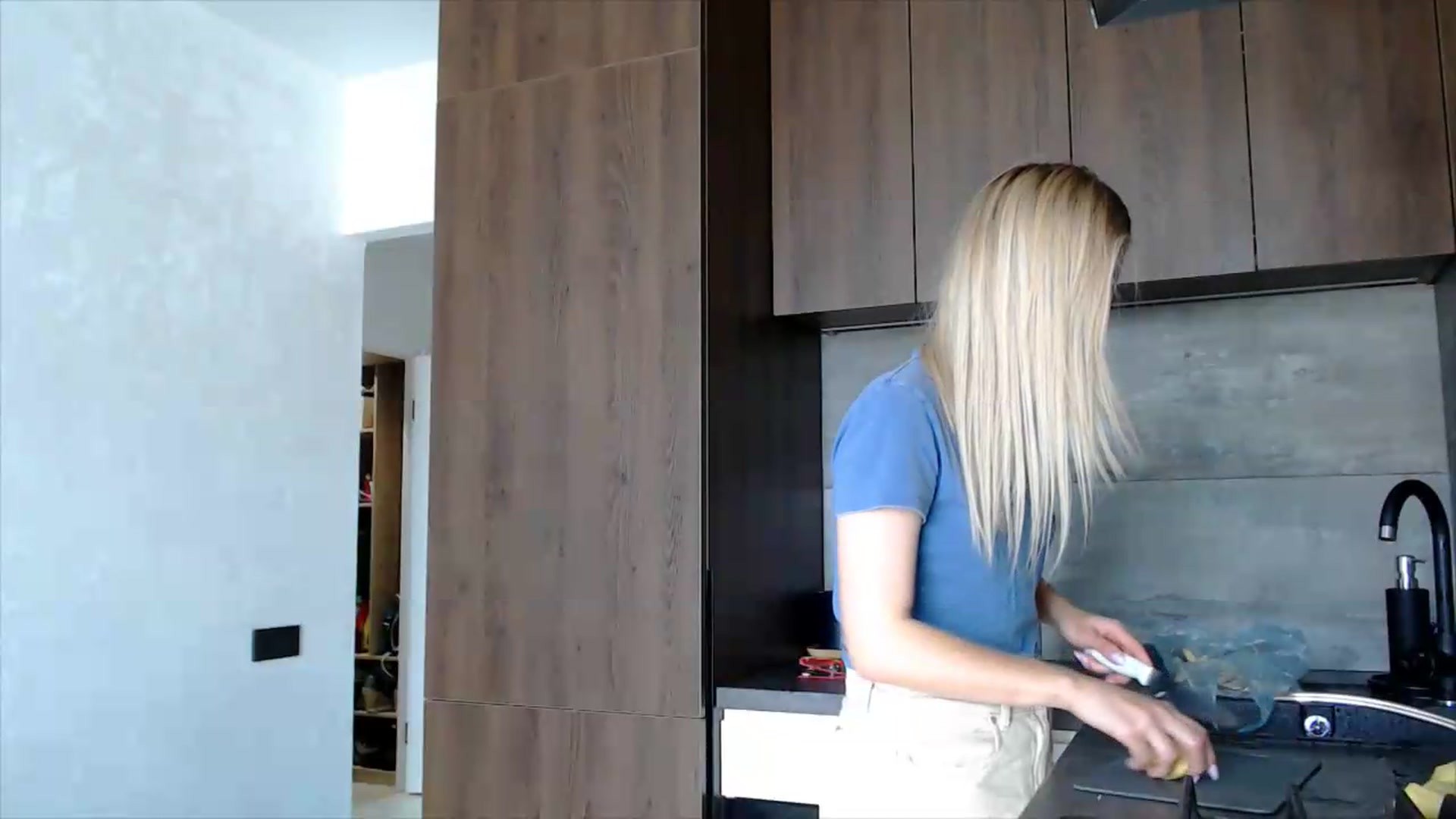 Gallery image thumbnail from fiancee's myfreecams stream on, 06/05/2026, 13:12 image 8 of 20