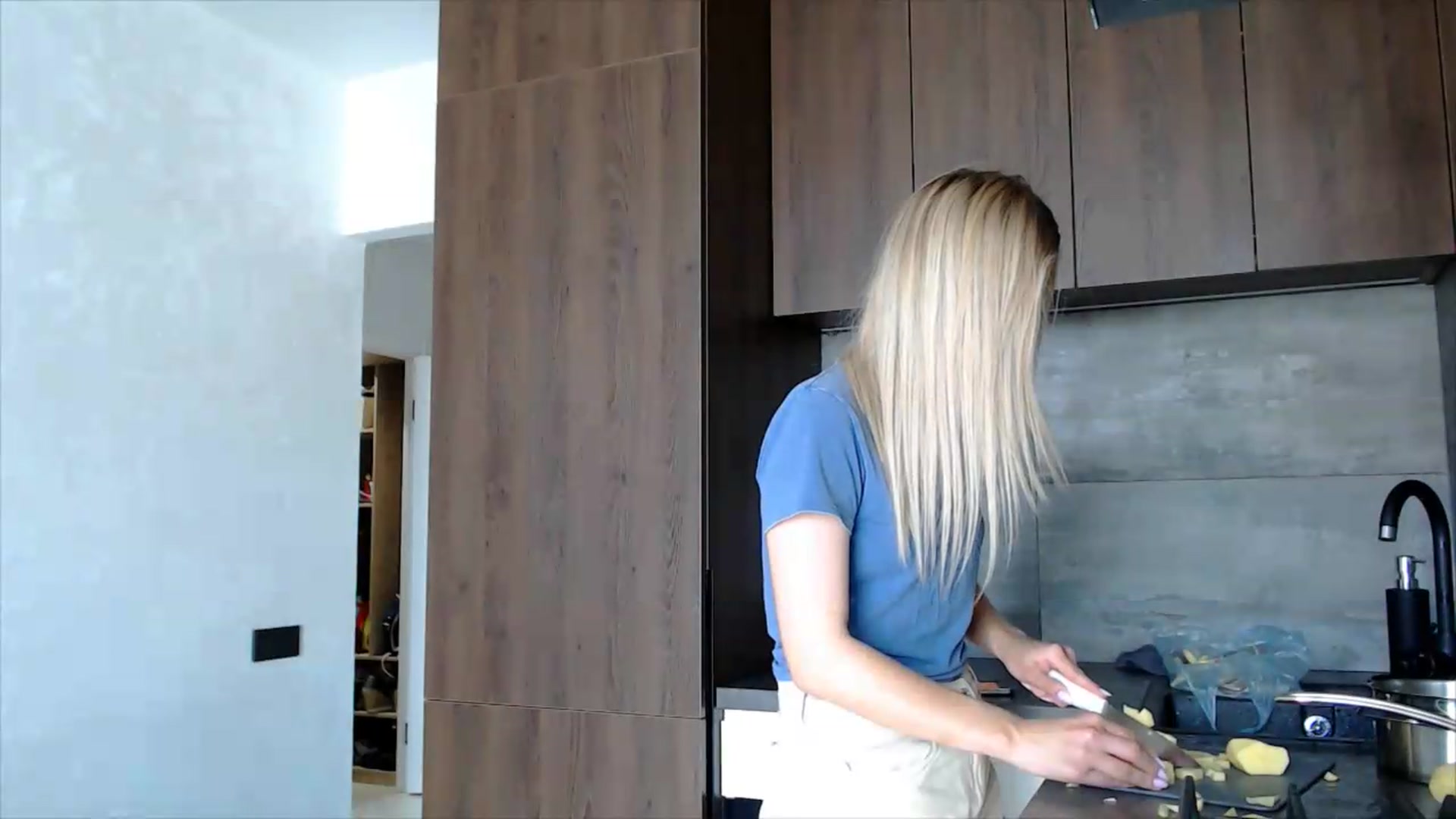 Gallery image thumbnail from fiancee's myfreecams stream on, 06/05/2026, 13:12 image 11 of 20