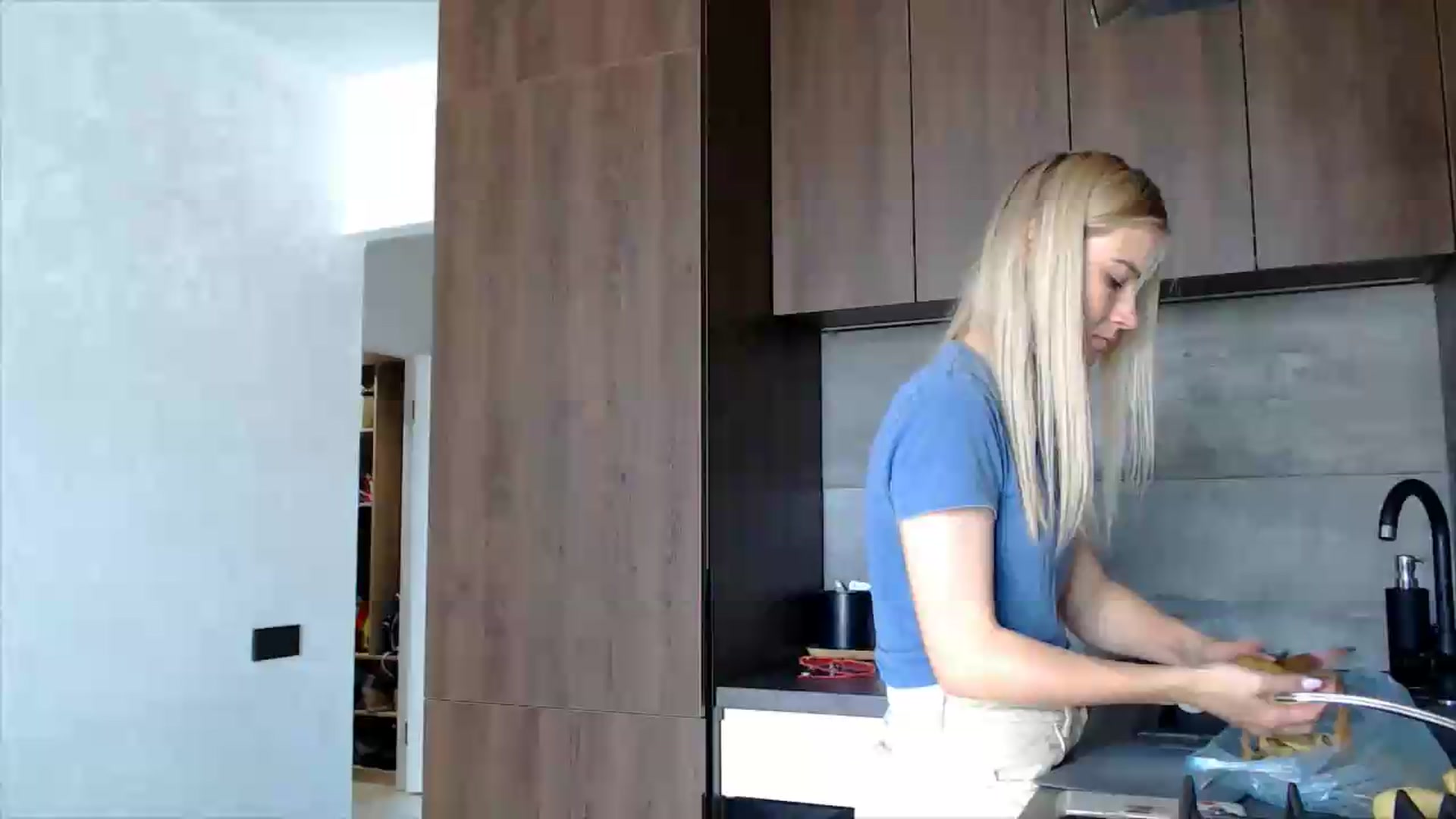 Gallery image thumbnail from fiancee's myfreecams stream on, 06/05/2026, 13:12 image 3 of 20
