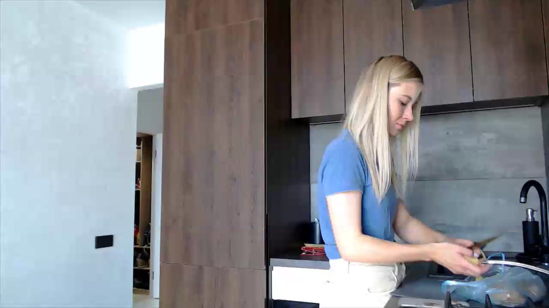 Gallery image thumbnail from fiancee's myfreecams stream on, 06/05/2026, 13:12 image 1 of 20