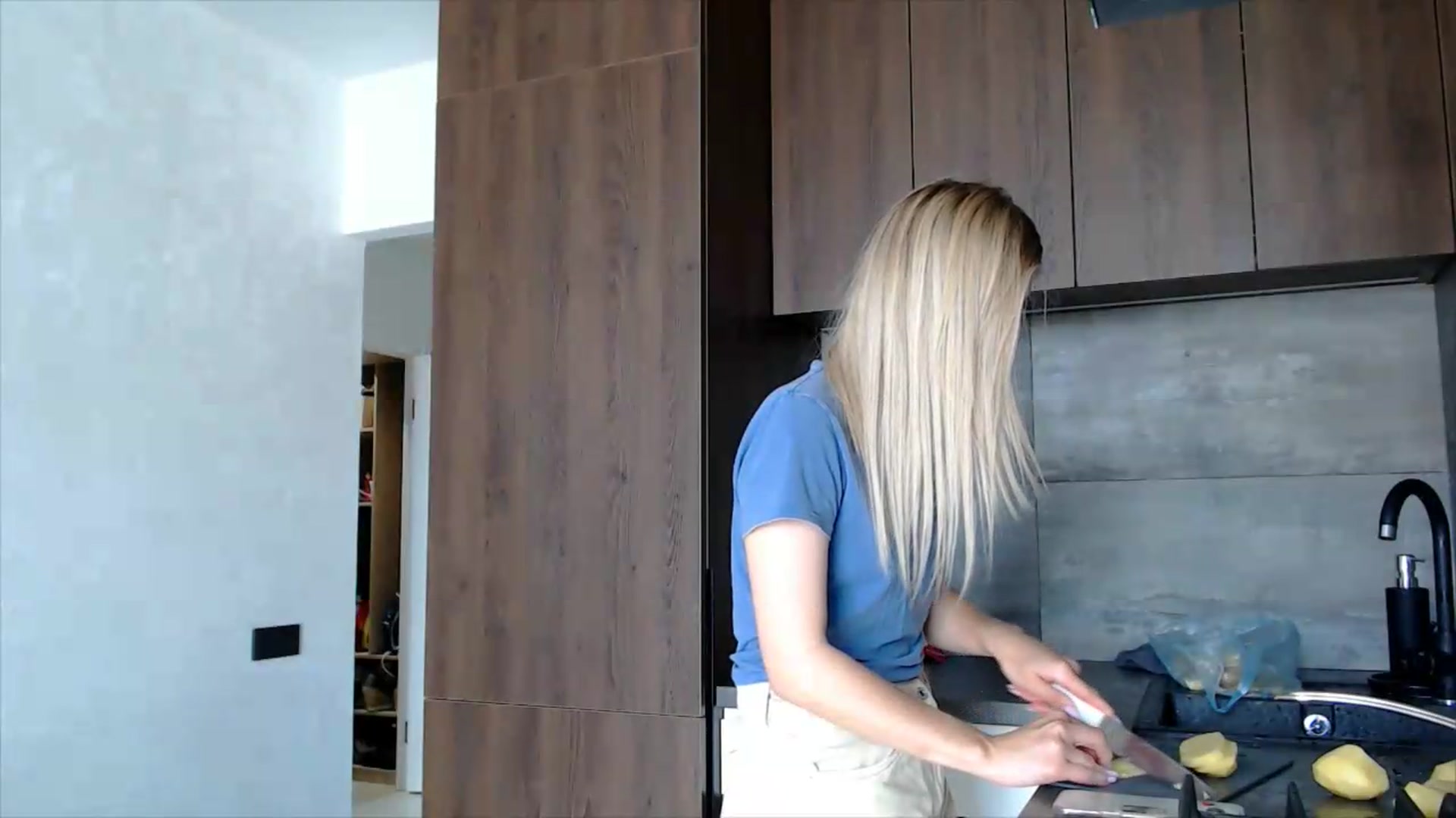 Gallery image thumbnail from fiancee's myfreecams stream on, 06/05/2026, 13:12 image 6 of 20