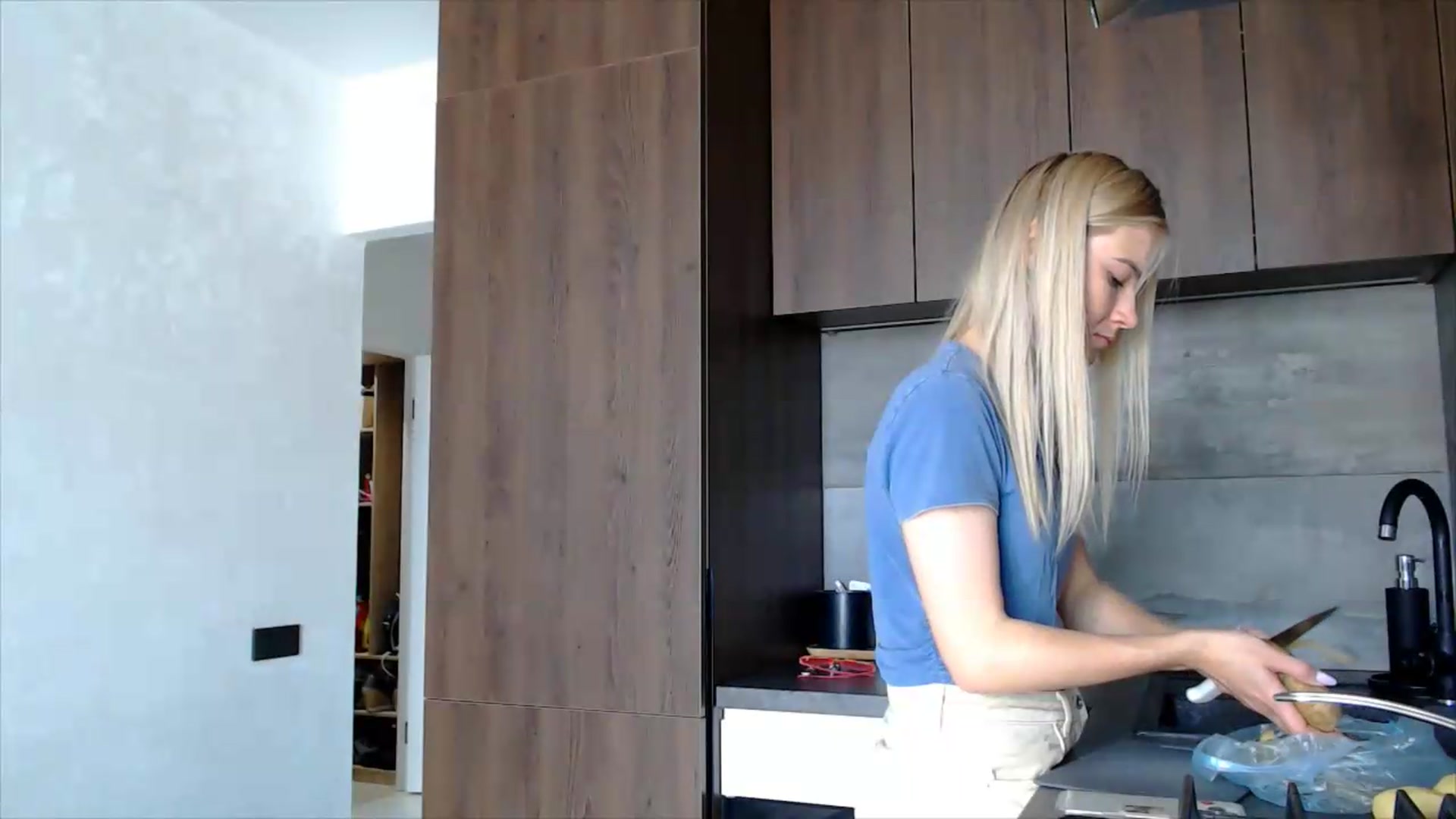 Gallery image thumbnail from fiancee's myfreecams stream on, 06/05/2026, 13:12 image 2 of 20