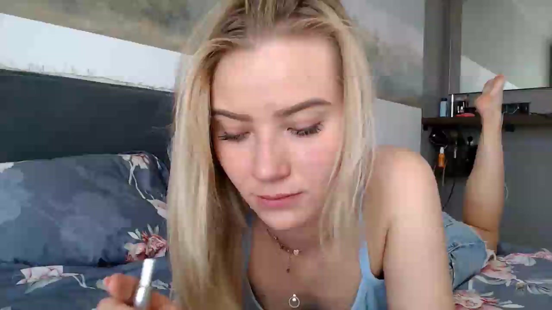 Gallery image thumbnail from fiancee's myfreecams stream on, 06/21/2026, 04:32 image 1 of 20