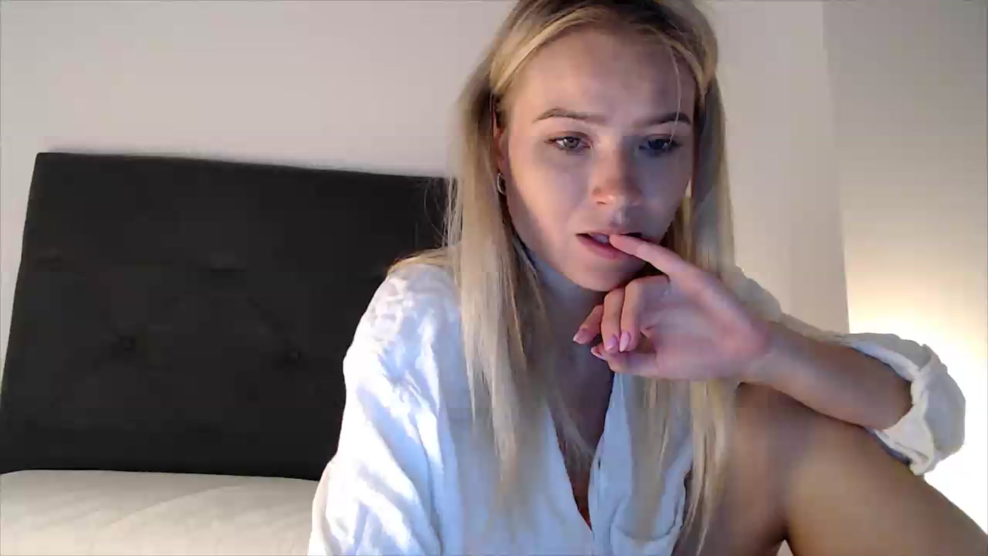Gallery image thumbnail from fiancee's myfreecams stream on, 07/01/2026, 08:04 image 1 of 20