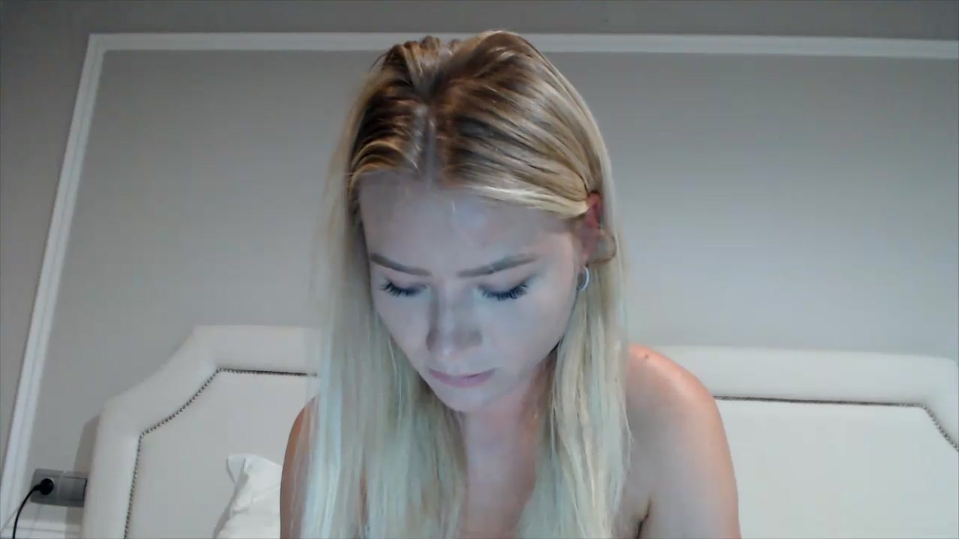 Gallery image thumbnail from fiancee's myfreecams stream on, 07/08/2026, 04:54 image 15 of 20