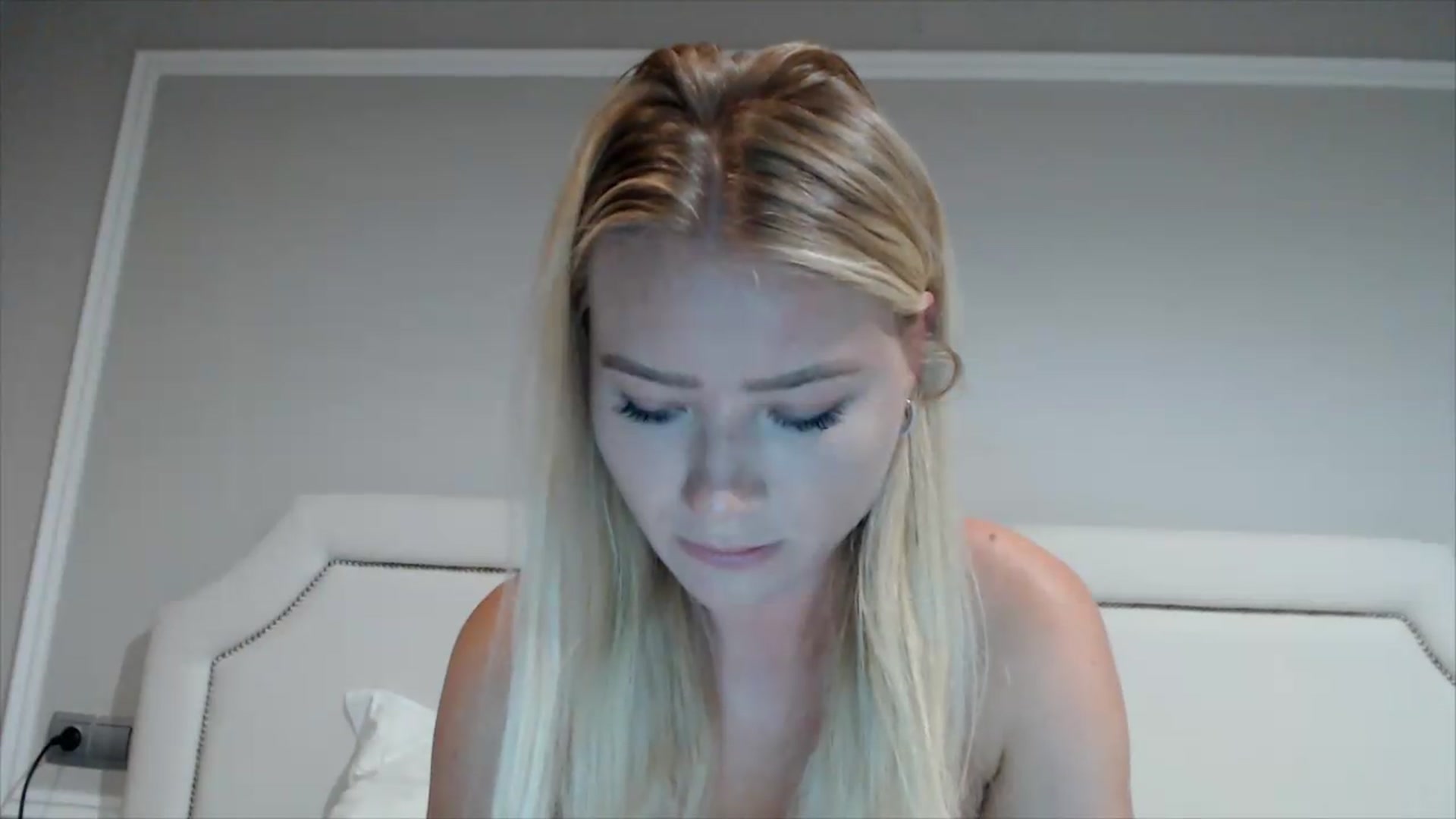 Gallery image thumbnail from fiancee's myfreecams stream on, 07/08/2026, 04:54 image 12 of 20