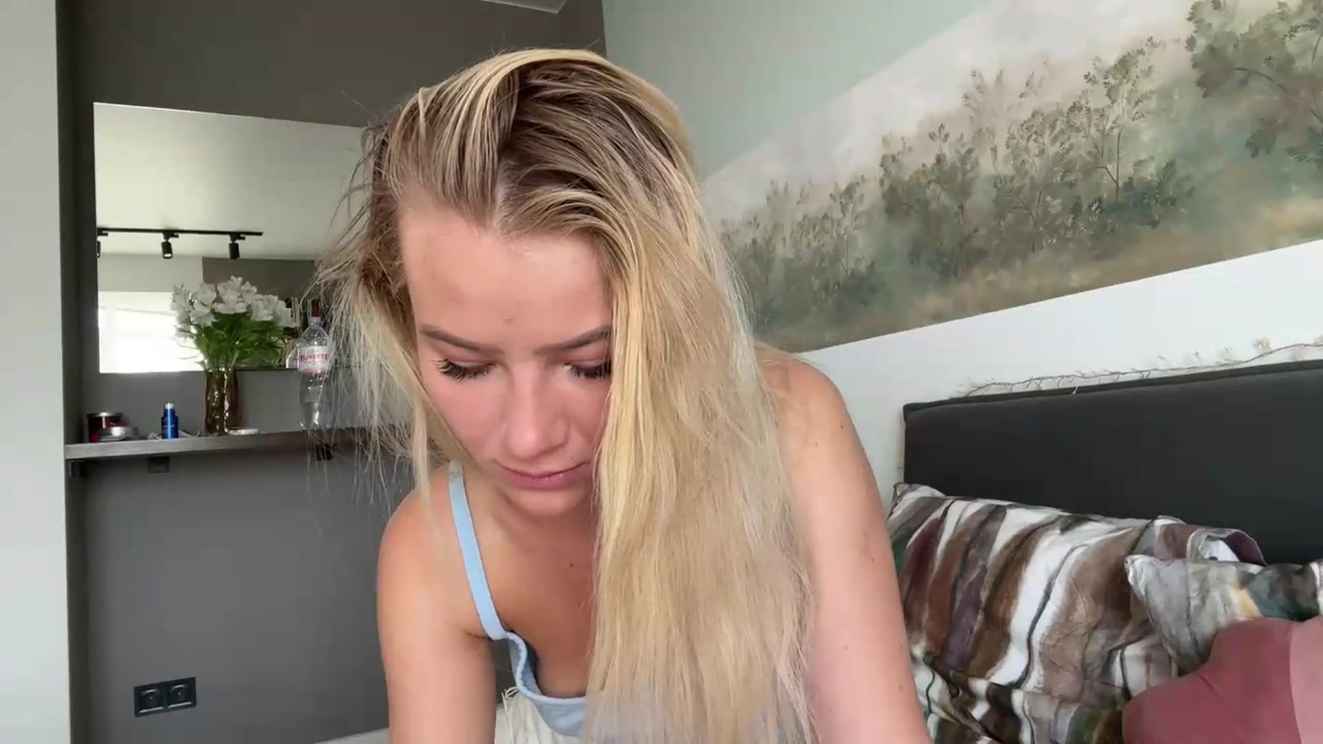 Gallery image thumbnail from fiancee's myfreecams stream on, 08/18/2026, 04:15 image 5 of 20