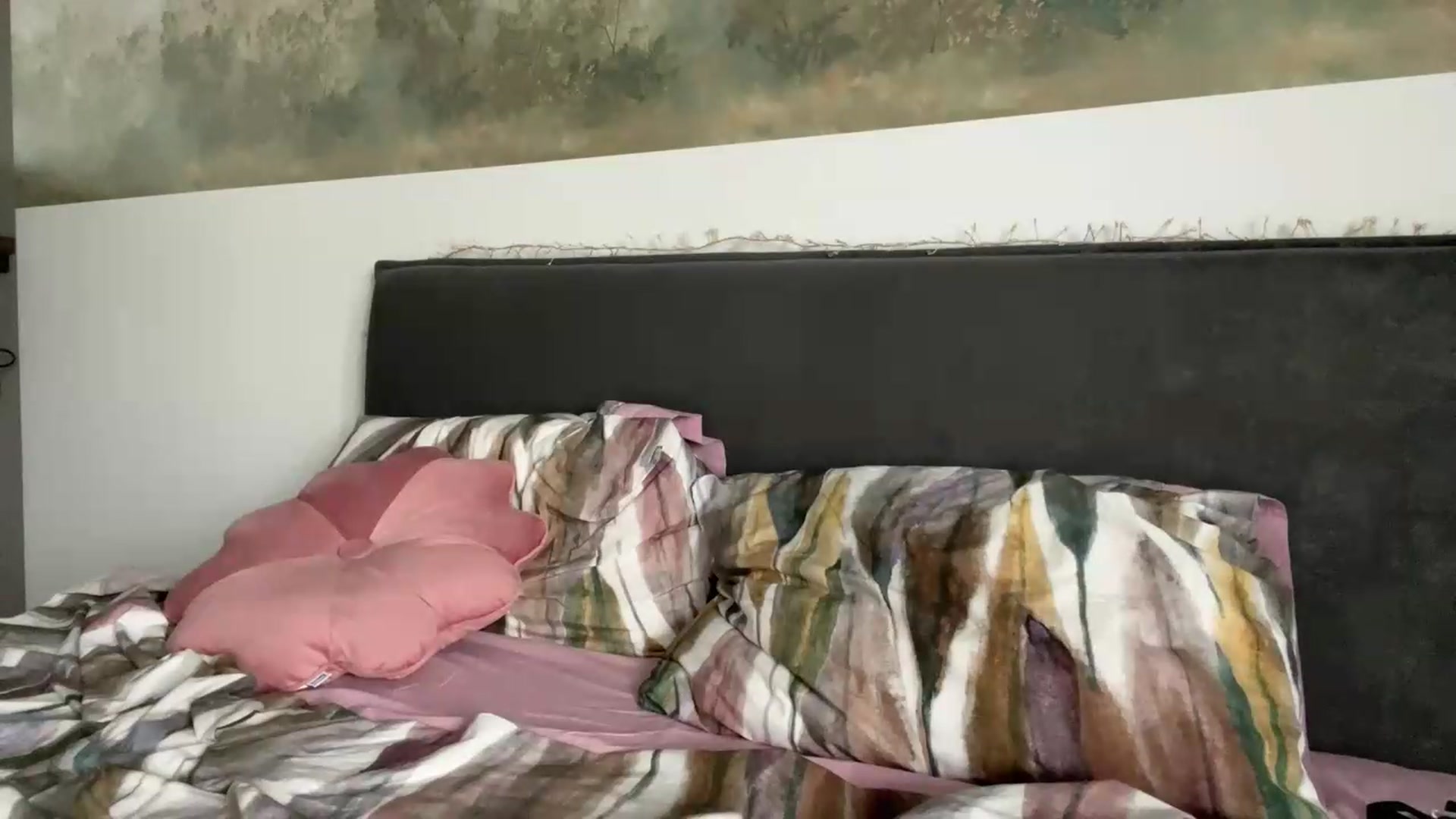 Gallery image thumbnail from fiancee's myfreecams stream on, 08/19/2026, 06:25 image 8 of 20