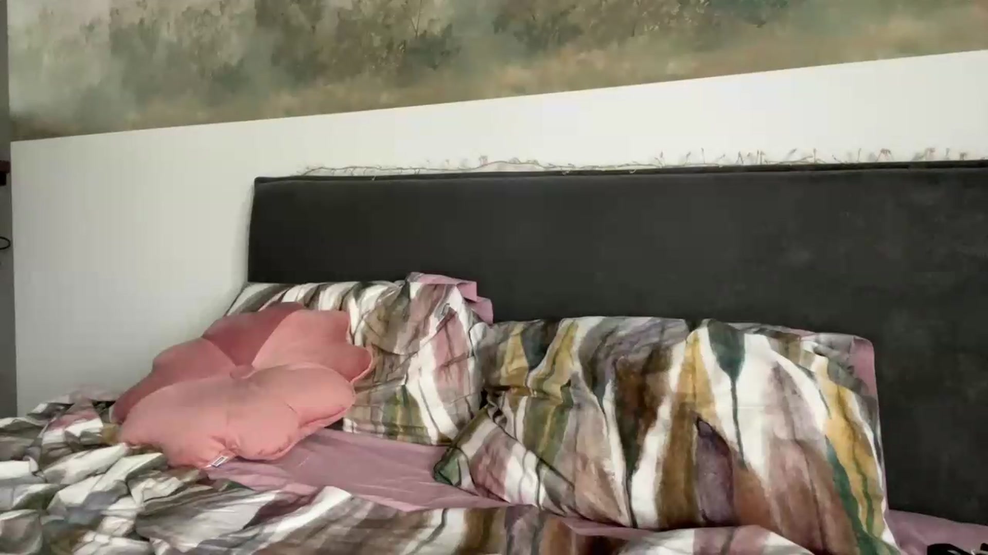 Gallery image thumbnail from fiancee's myfreecams stream on, 08/19/2026, 06:25 image 7 of 20