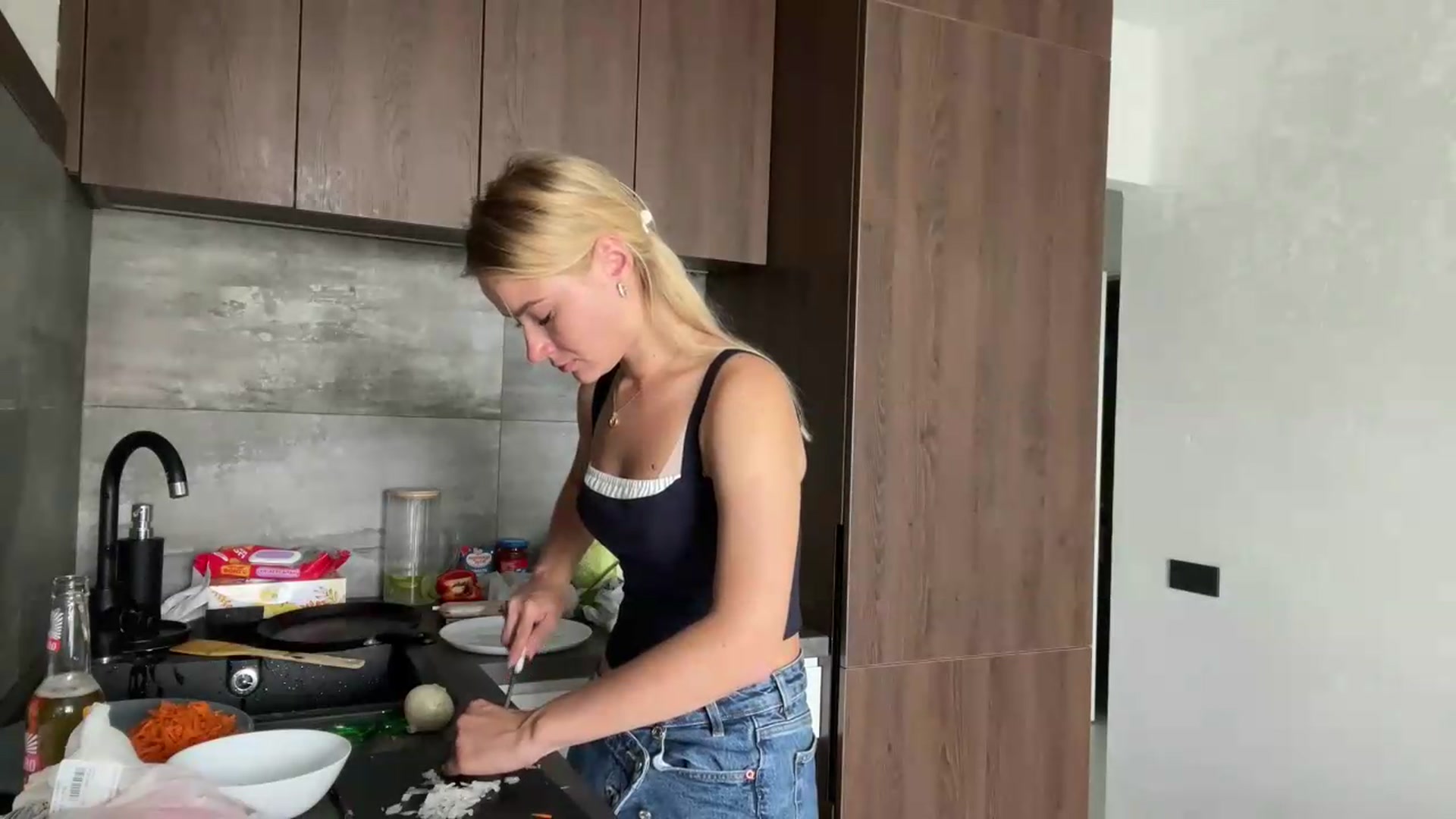 Gallery image thumbnail from fiancee's myfreecams stream on, 08/19/2026, 10:42 image 17 of 20