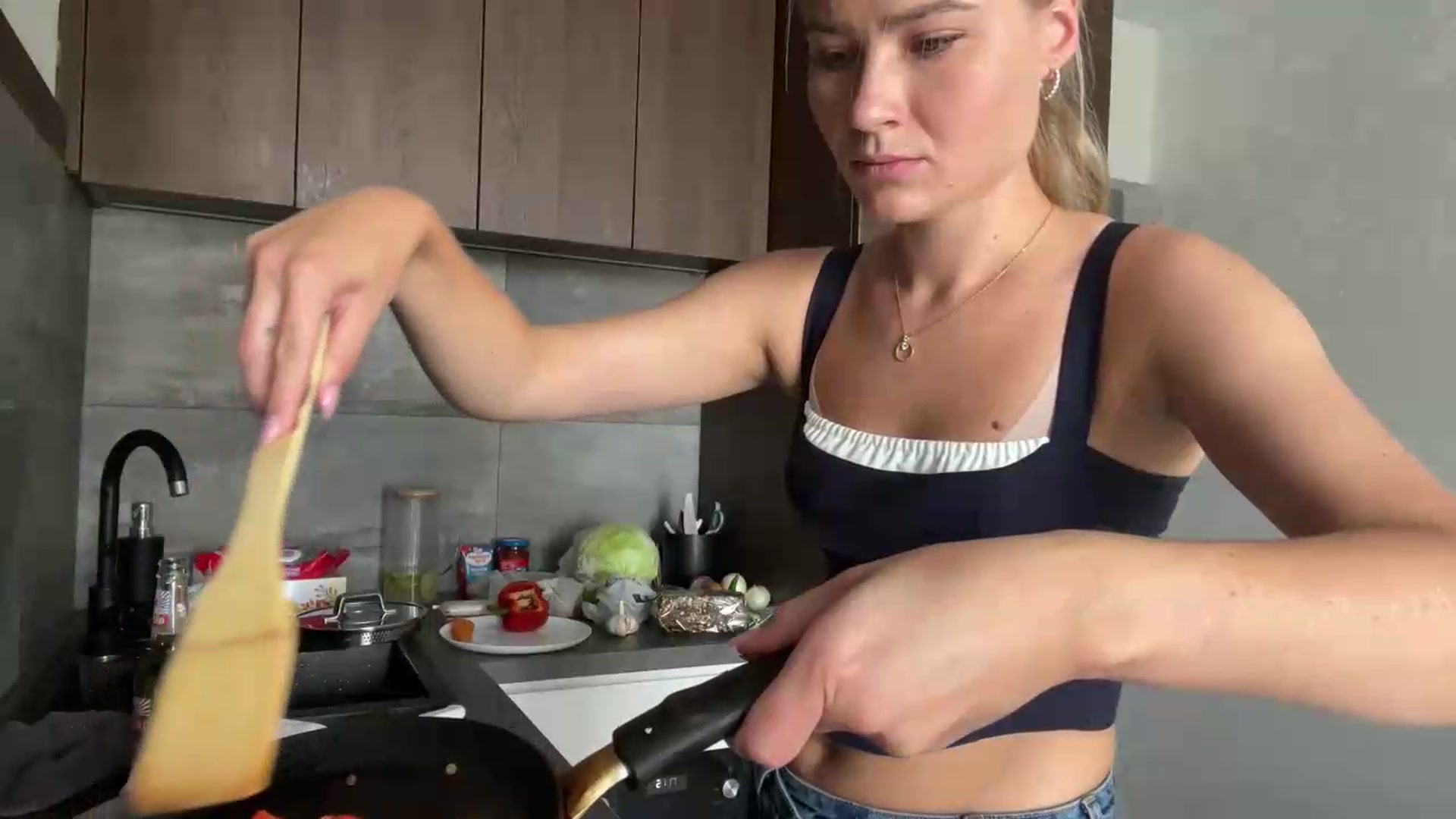 Gallery image thumbnail from fiancee's myfreecams stream on, 08/19/2026, 10:42 image 7 of 20