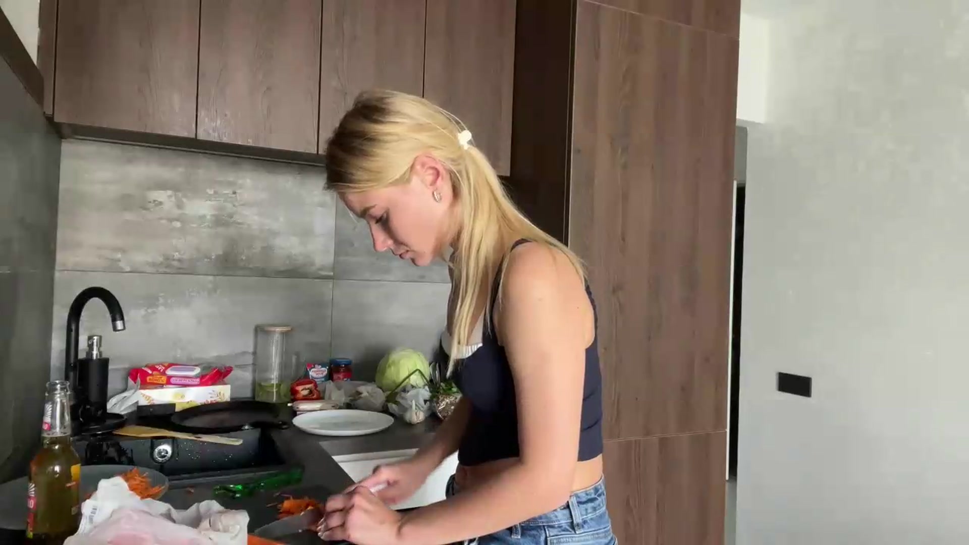 Gallery image thumbnail from fiancee's myfreecams stream on, 08/19/2026, 10:42 image 14 of 20
