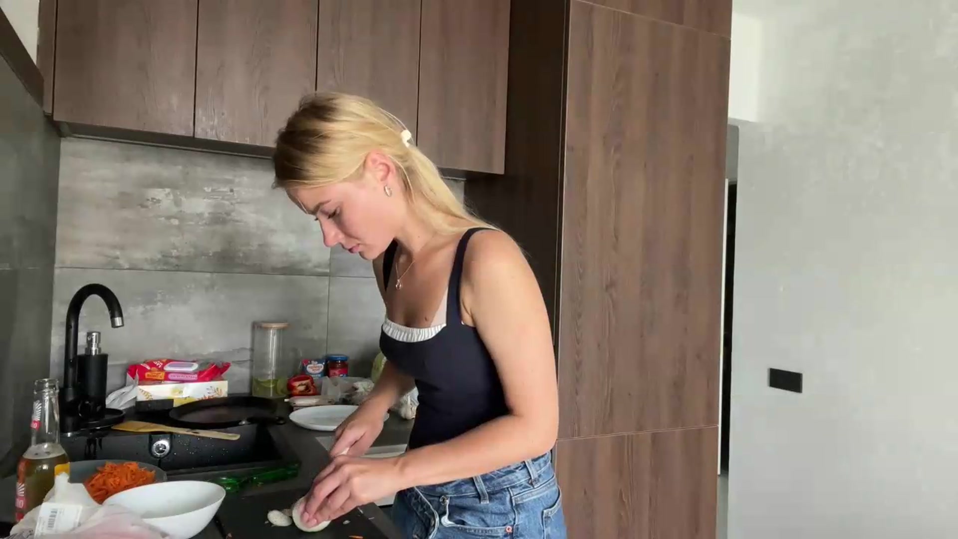 Gallery image thumbnail from fiancee's myfreecams stream on, 08/19/2026, 10:42 image 18 of 20