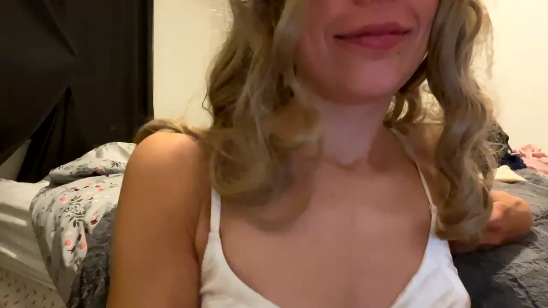 Gallery image thumbnail from fionaapples's myfreecams stream on, 06/26/2023, 09:05 image 8 of 20