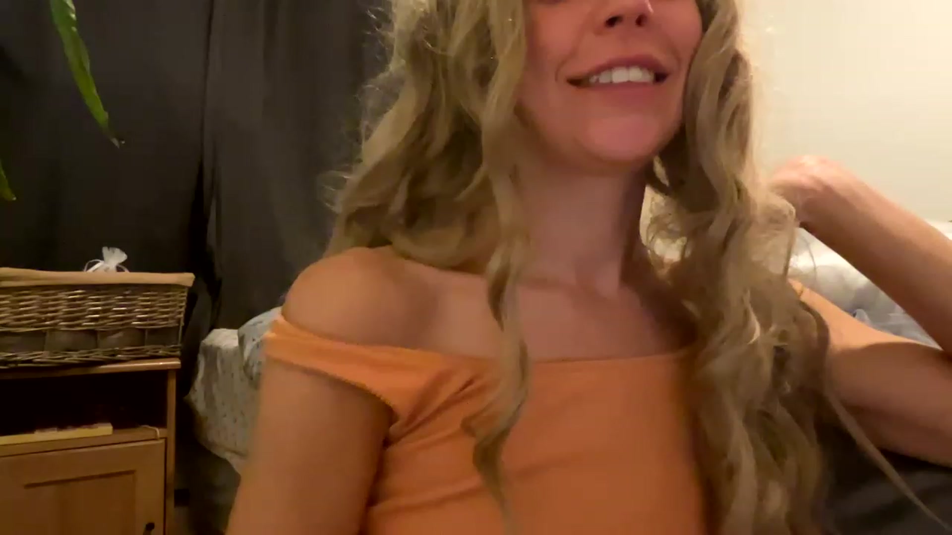 Gallery image thumbnail from fionaapples's myfreecams stream on, 06/27/2023, 09:24 image 12 of 20