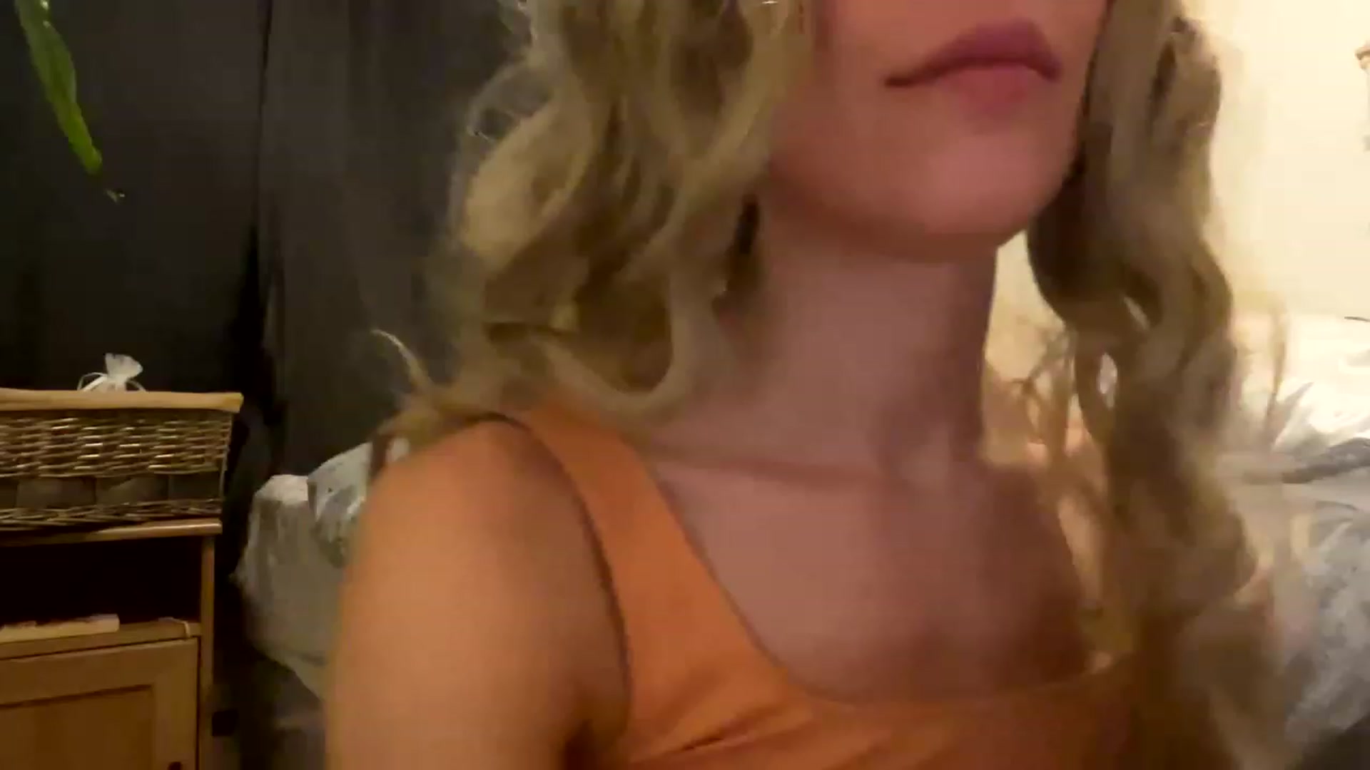 Gallery image thumbnail from fionaapples's myfreecams stream on, 06/27/2023, 09:24 image 10 of 20