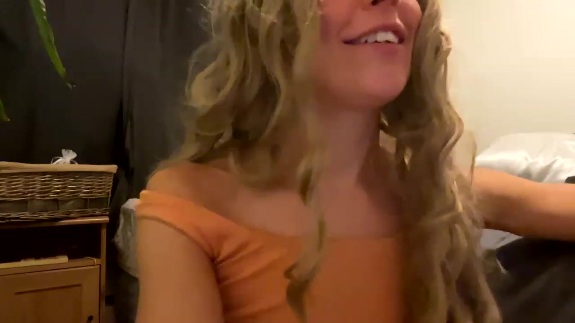 Gallery image thumbnail from fionaapples's myfreecams stream on, 06/27/2023, 09:24 image 13 of 20