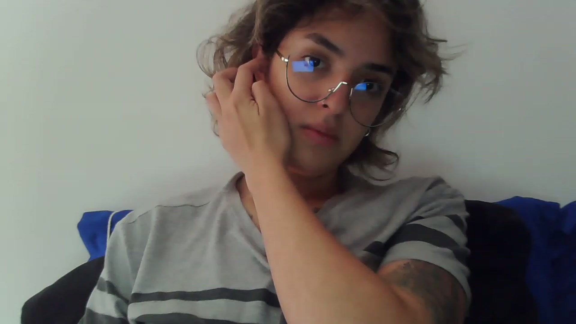Gallery image thumbnail from fionacarter's myfreecams stream on, 04/17/2023, 17:27 image 8 of 20