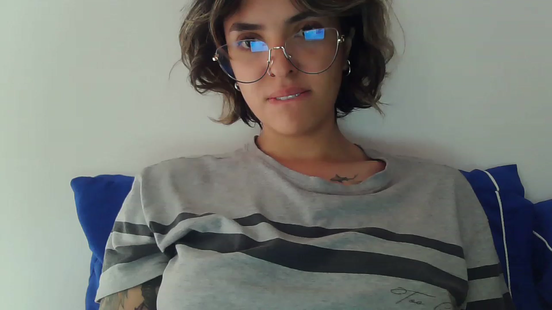 Gallery image thumbnail from fionacarter's myfreecams stream on, 04/18/2023, 18:11 image 6 of 20