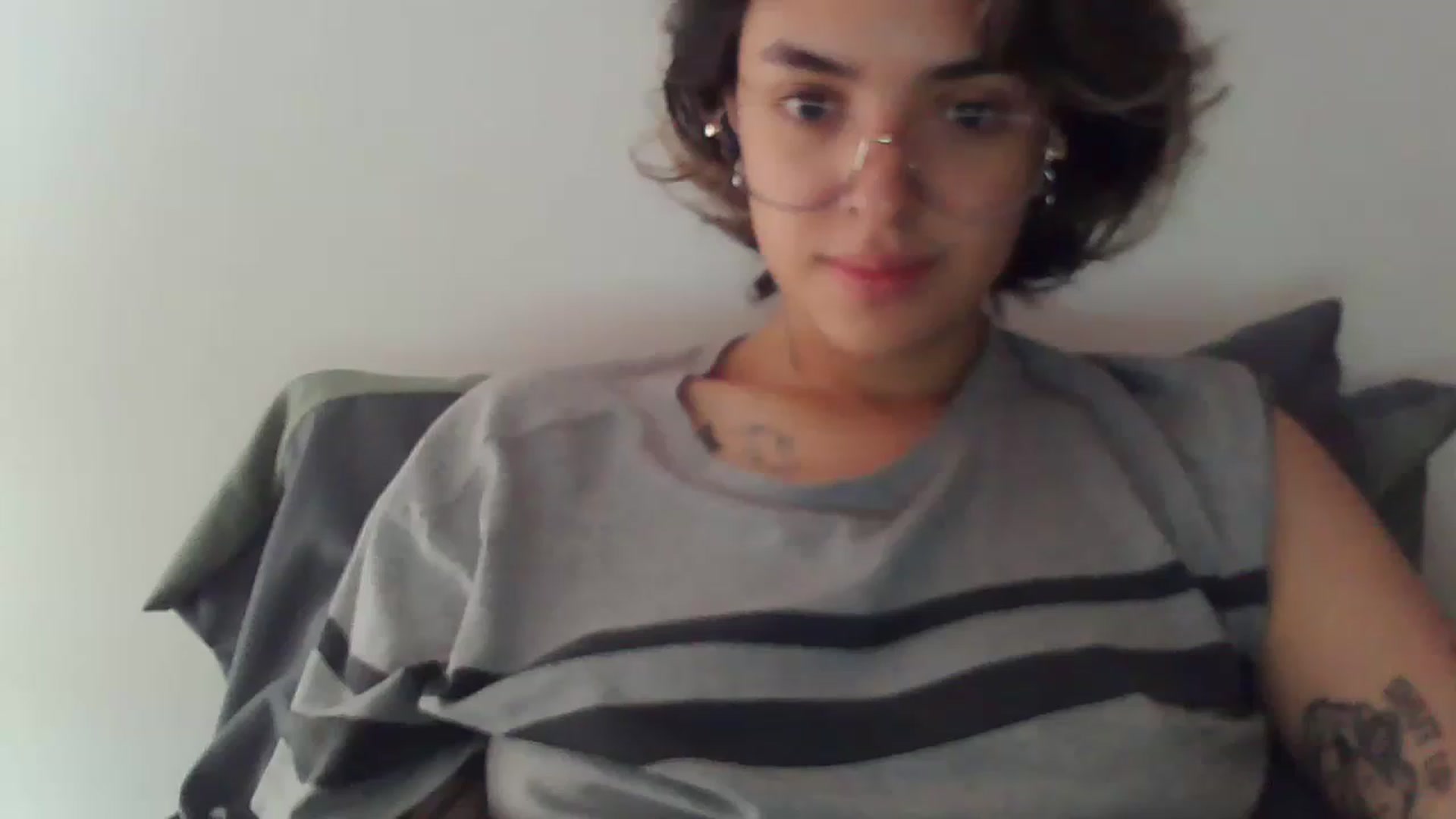 Gallery image thumbnail from fionacarter's myfreecams stream on, 05/17/2023, 15:23 image 14 of 20