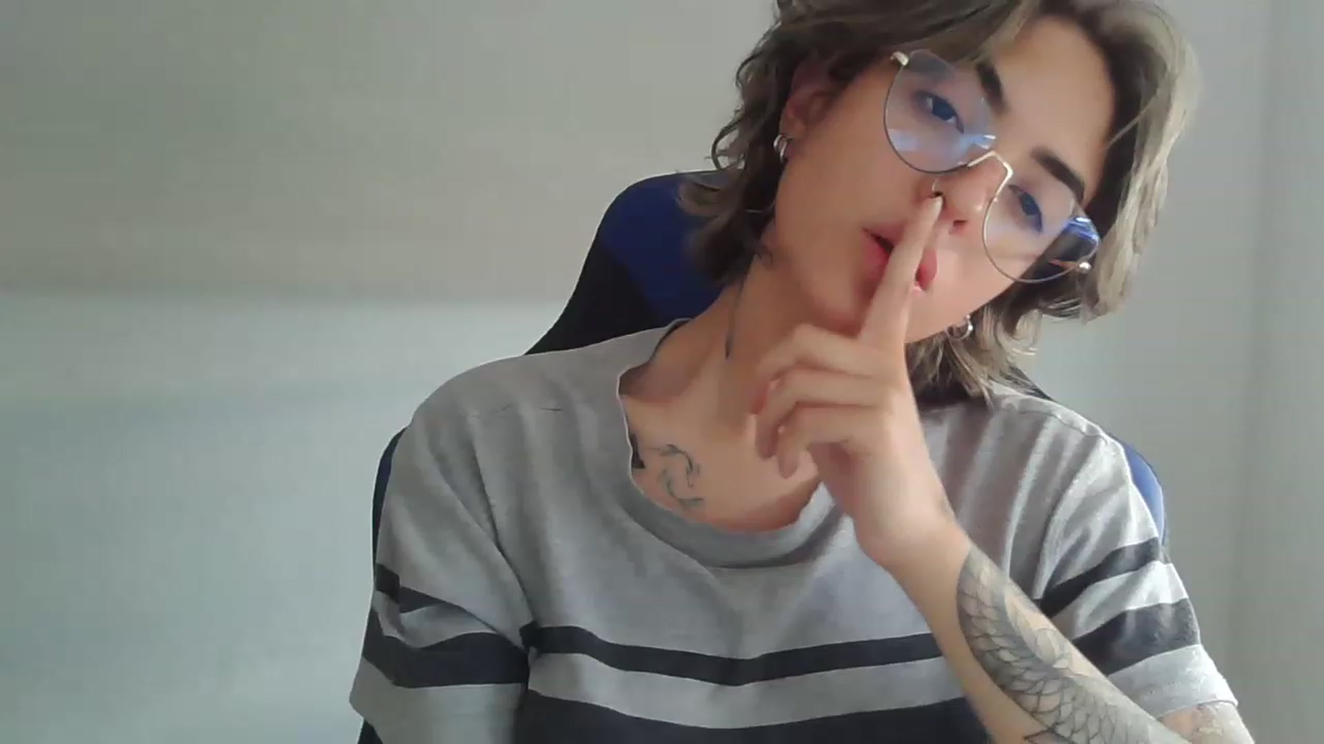 Gallery image thumbnail from fionacarter's myfreecams stream on, 05/31/2023, 15:41 image 6 of 20