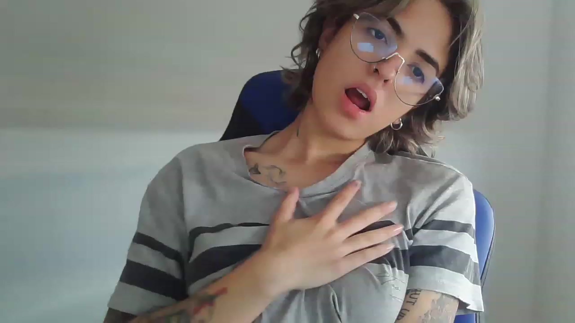 Gallery image thumbnail from fionacarter's myfreecams stream on, 05/31/2023, 15:41 image 16 of 20
