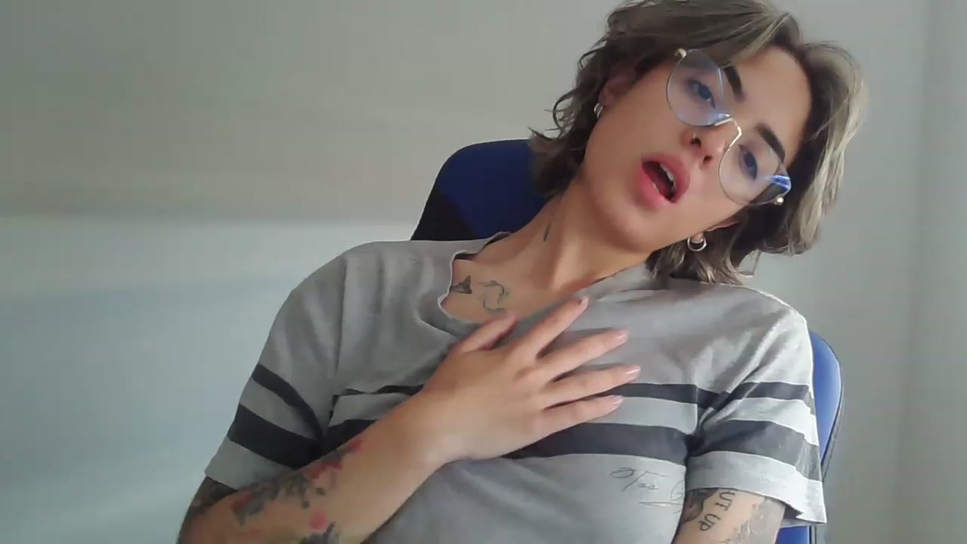 Gallery image thumbnail from fionacarter's myfreecams stream on, 05/31/2023, 15:41 image 13 of 20