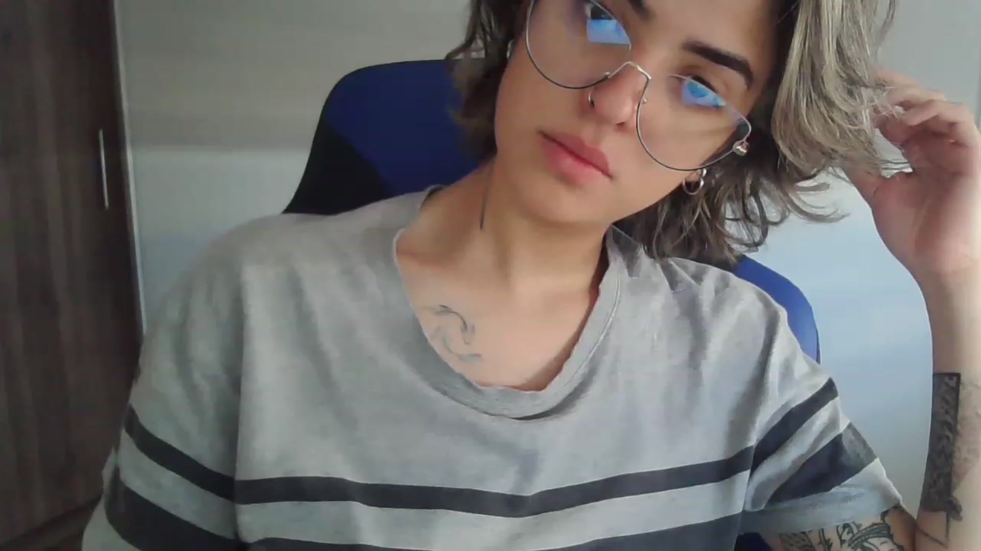 Gallery image thumbnail from fionacarter's myfreecams stream on, 05/31/2023, 16:00 image 17 of 20