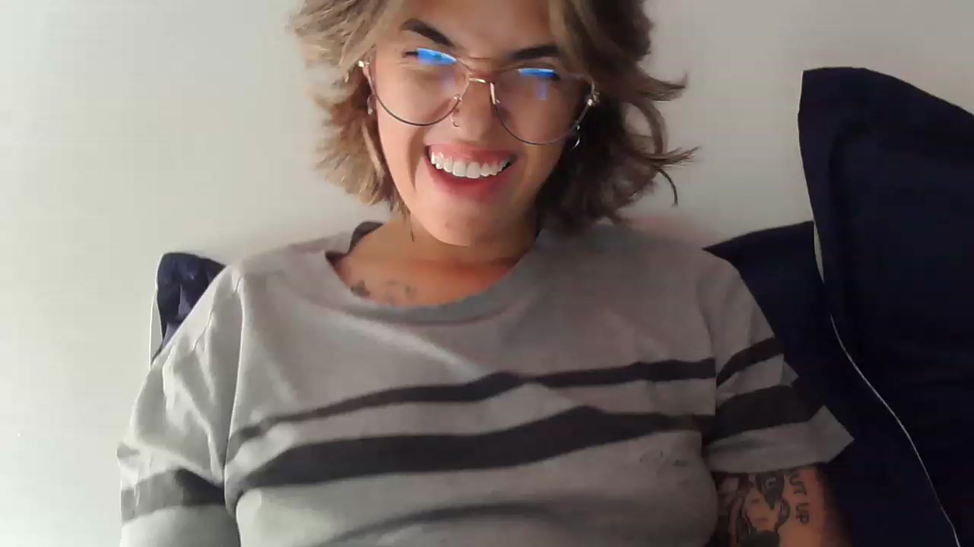 Gallery image thumbnail from fionacarter's myfreecams stream on, 06/13/2023, 15:36 image 9 of 20