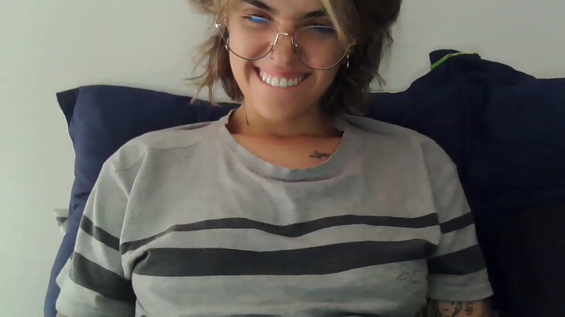 Gallery image thumbnail from fionacarter's myfreecams stream on, 06/22/2023, 17:58 image 17 of 20