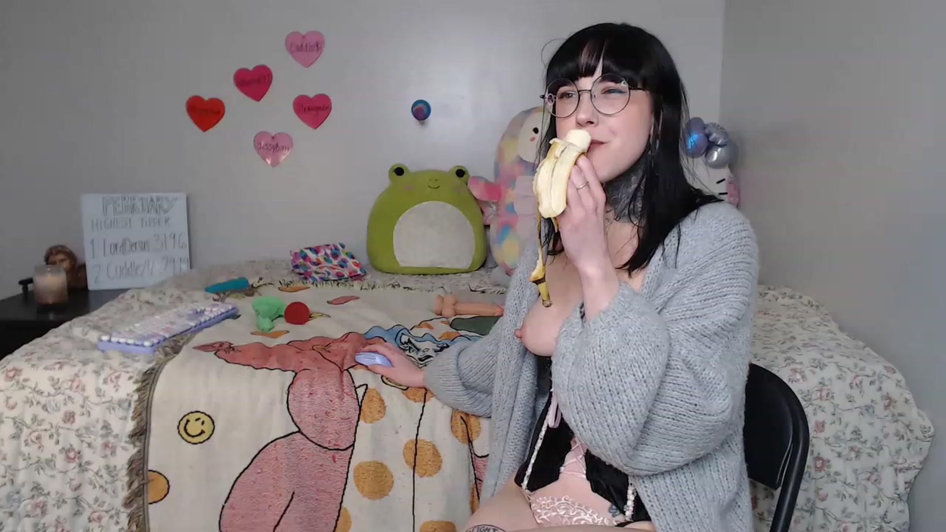 Gallery image thumbnail from fionafawn's myfreecams stream on, 02/06/2023, 23:14 image 6 of 20