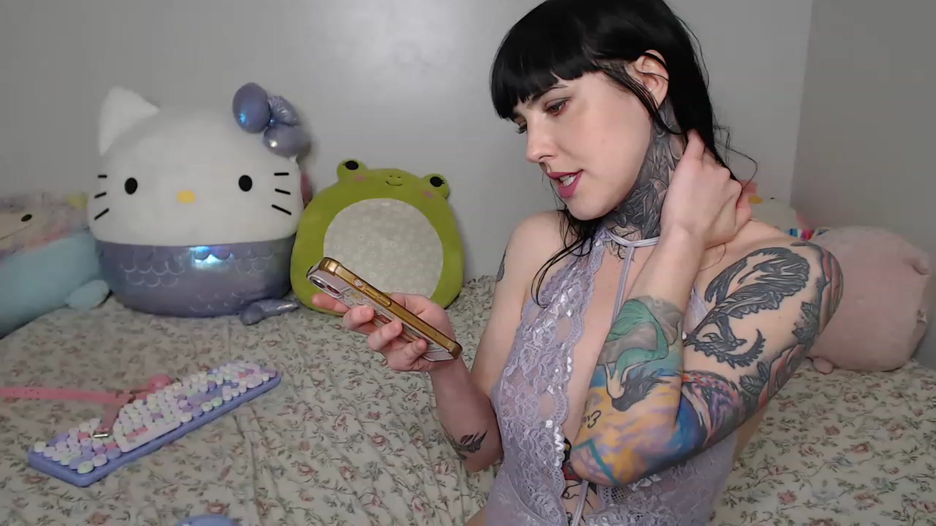 Gallery image thumbnail from fionafawn's myfreecams stream on, 03/27/2023, 22:00 image 14 of 20