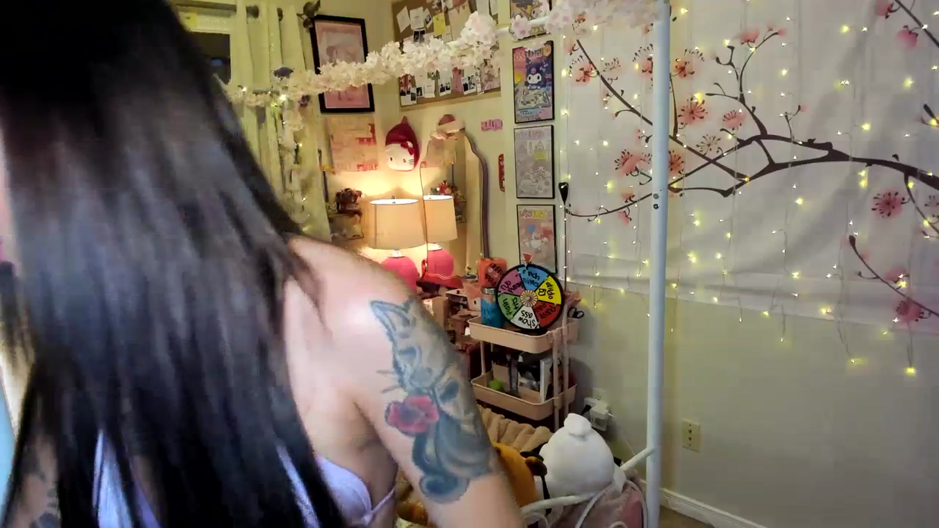 Gallery image thumbnail from fkalovesick's myfreecams stream on, 10/22/2023, 22:50 image 16 of 20