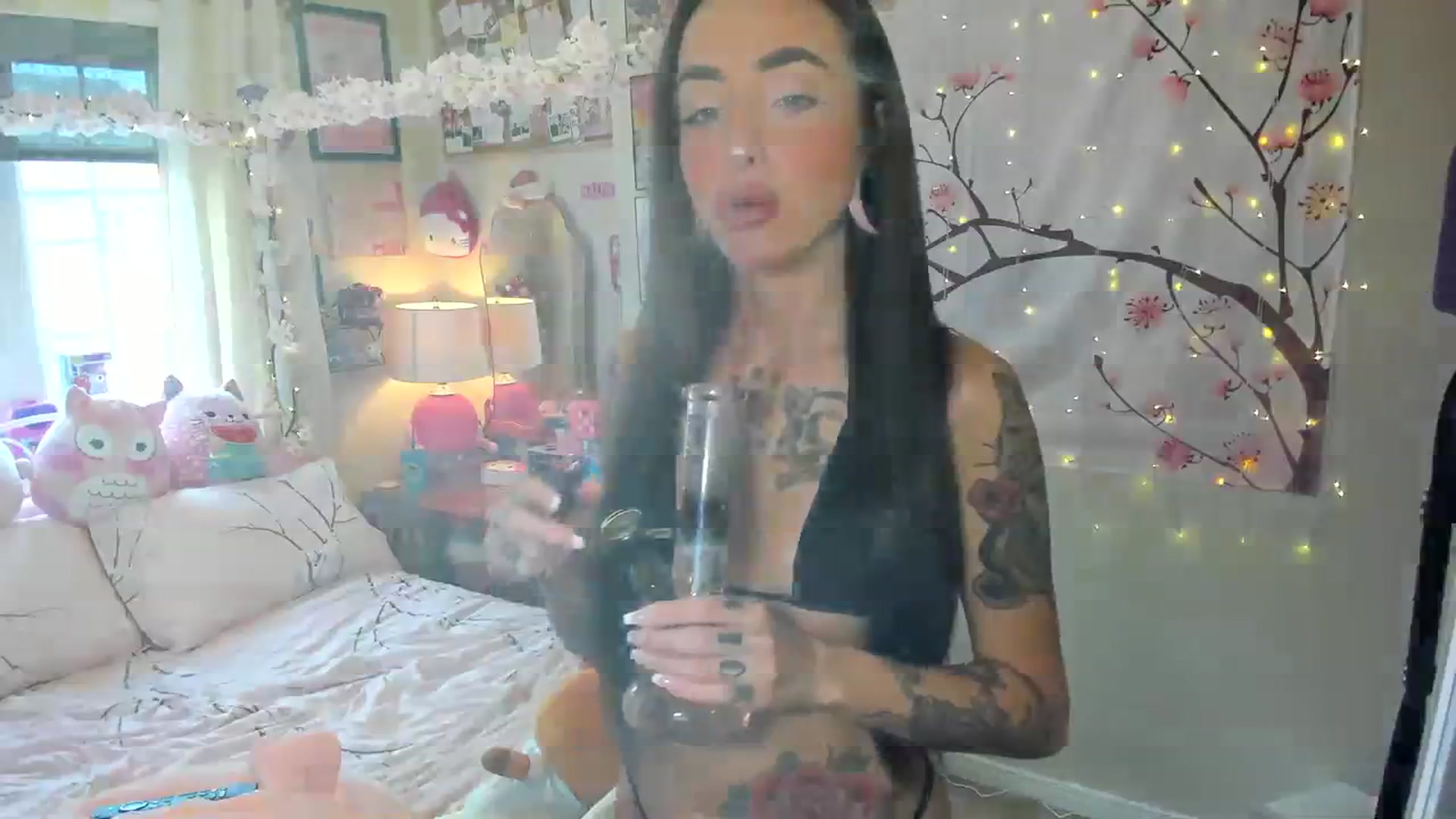 Gallery image thumbnail from fkalovesick's myfreecams stream on, 10/25/2023, 19:14 image 13 of 20