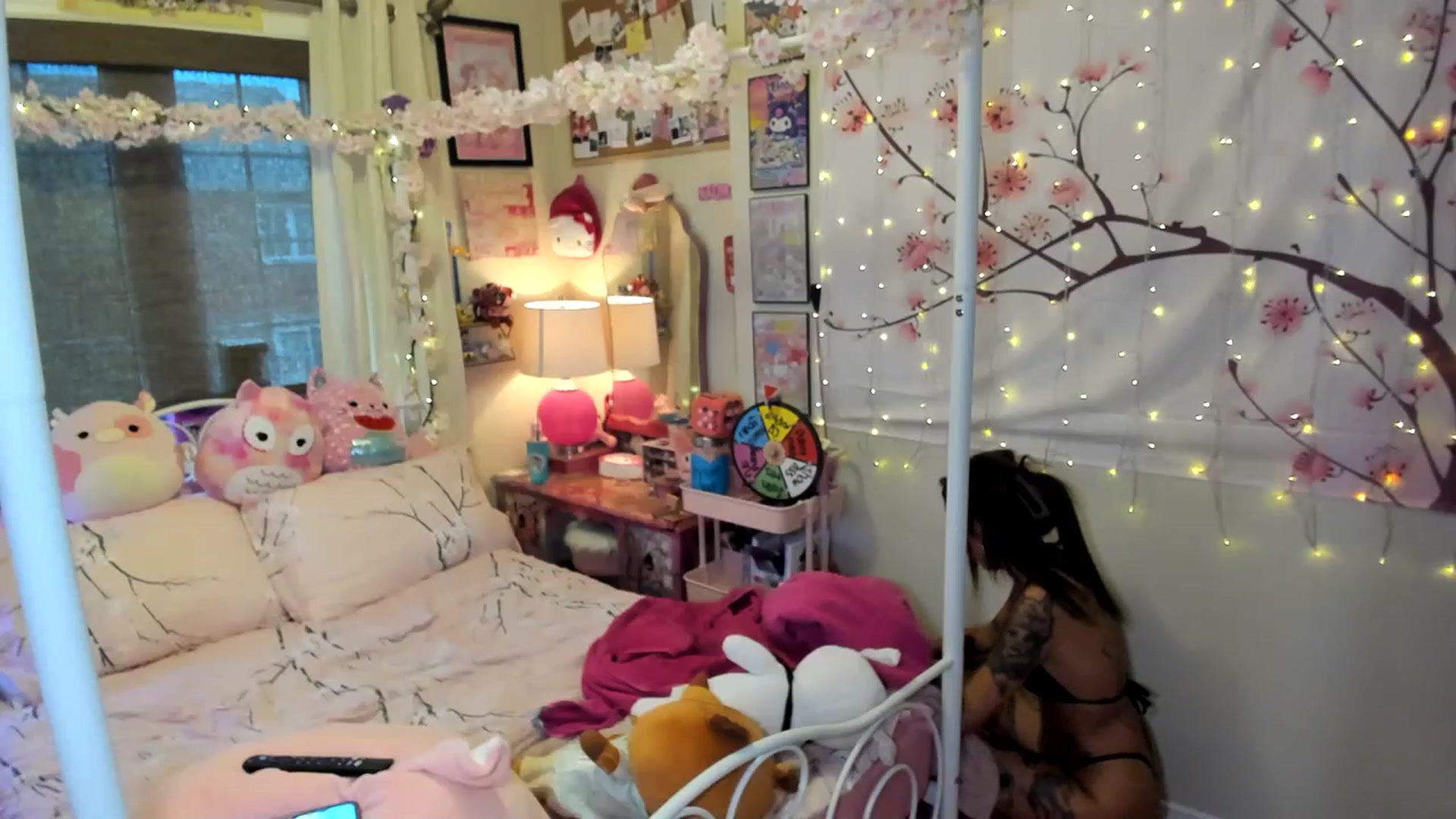 Gallery image thumbnail from fkalovesick's myfreecams stream on, 10/25/2023, 21:22 image 6 of 20