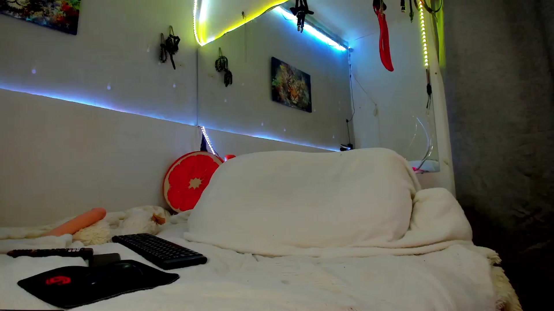Gallery image thumbnail from fkngBADbitch's myfreecams stream on, 09/29/2024, 12:03 image 16 of 20