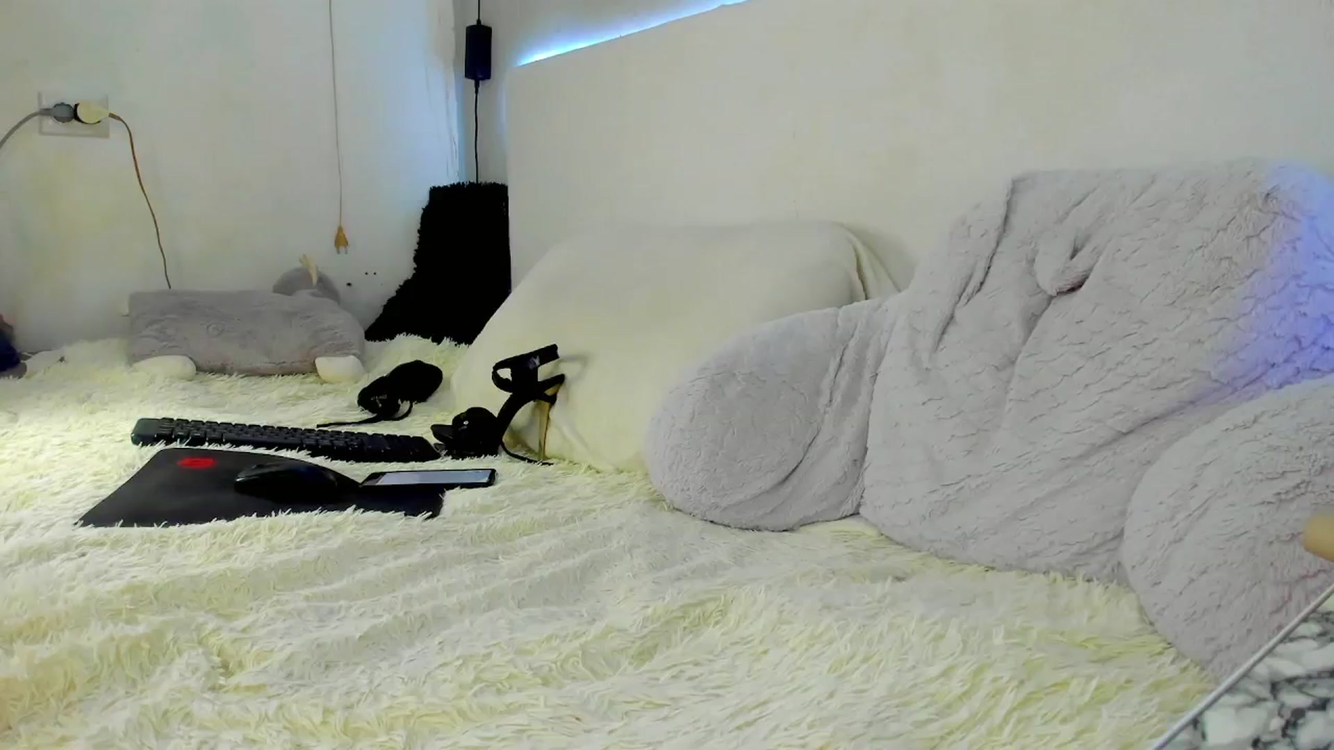 Gallery image thumbnail from fkngBADbitch's myfreecams stream on, 10/23/2024, 19:10 image 13 of 20