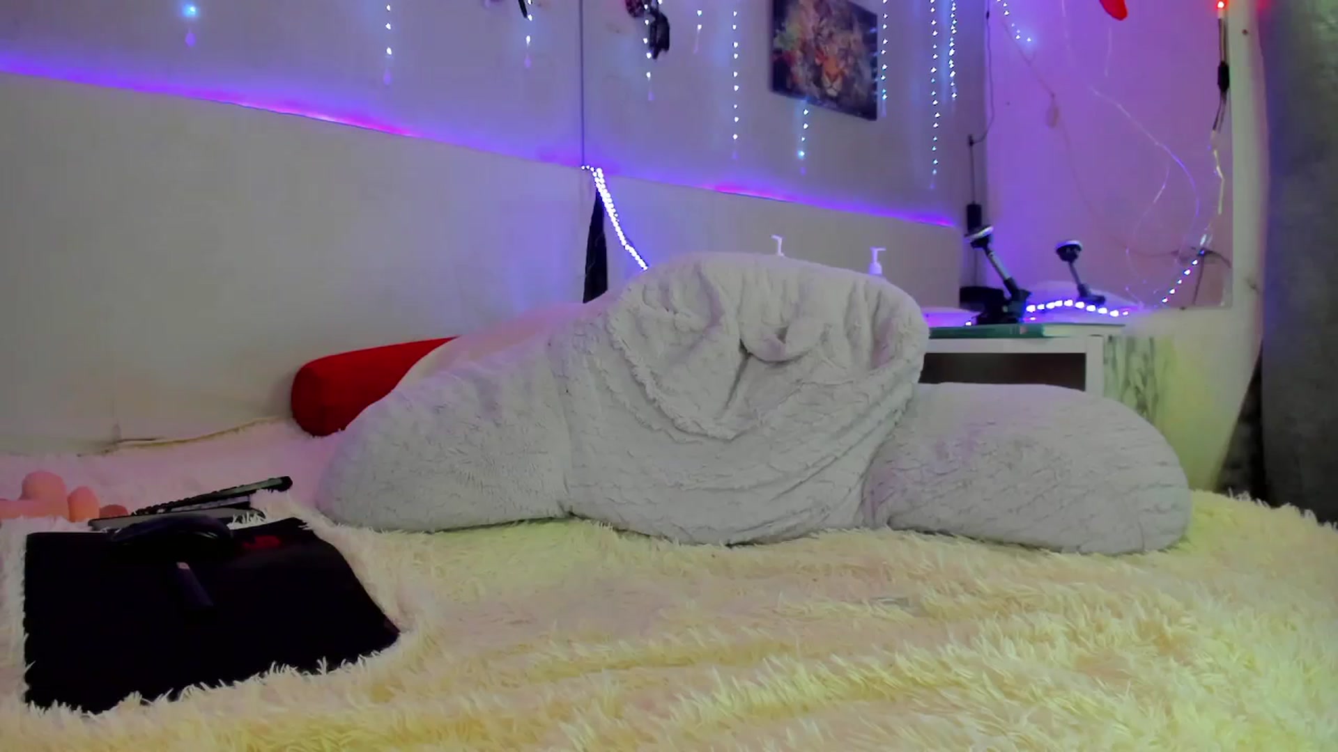 Gallery image thumbnail from fkngBADbitch's myfreecams stream on, 10/27/2024, 18:13 image 13 of 20