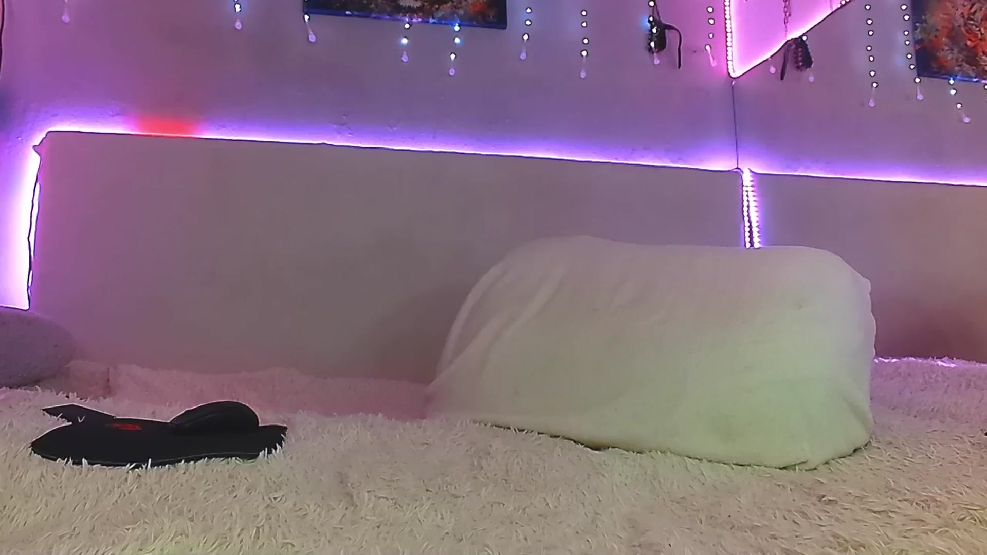 Gallery image thumbnail from fkngBADbitch's myfreecams stream on, 12/26/2024, 22:47 image 15 of 20