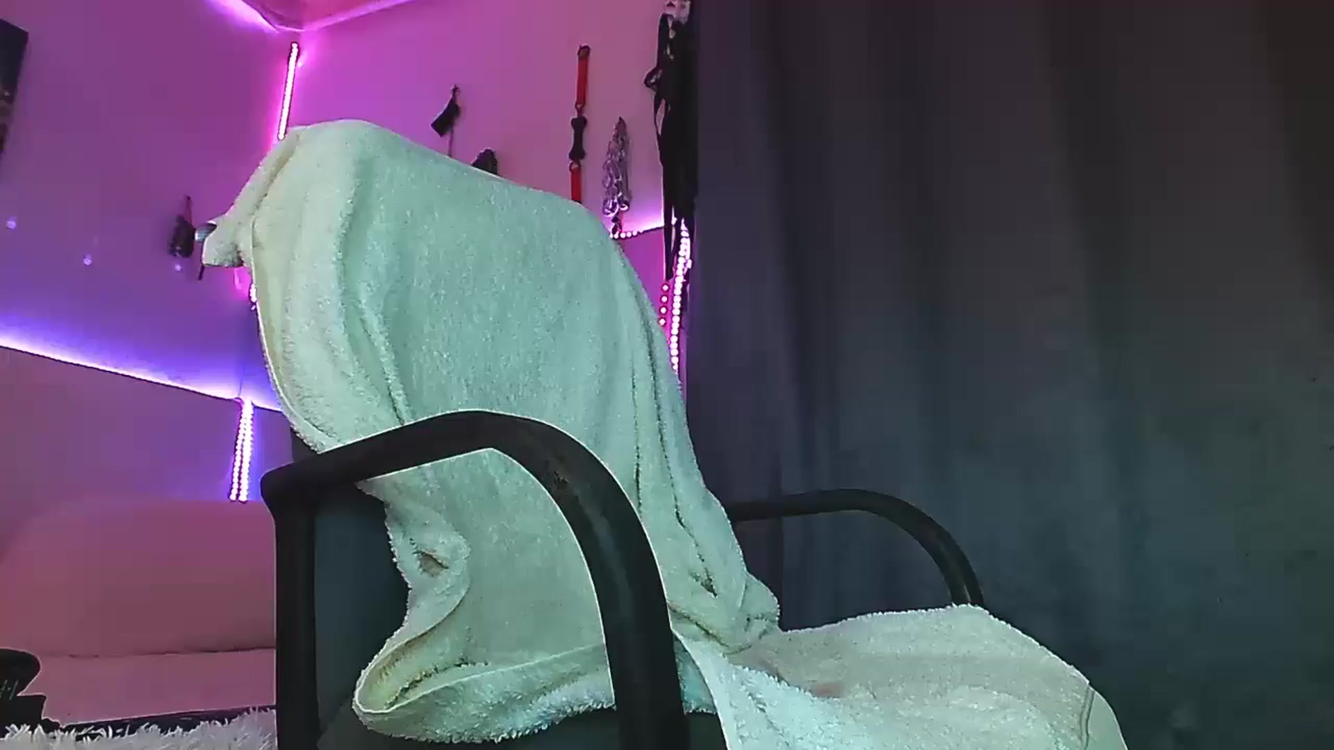 Gallery image thumbnail from fkngBADbitch's myfreecams stream on, 12/28/2024, 22:25 image 11 of 20