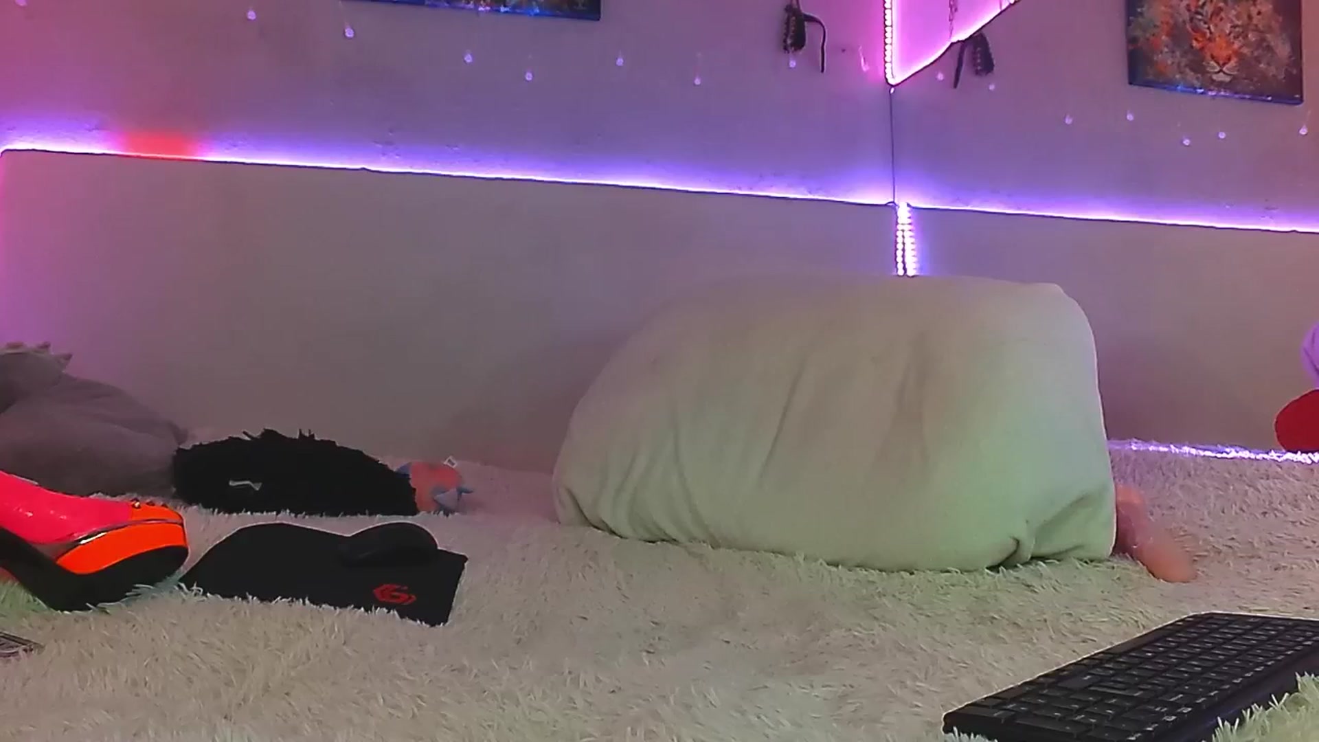 Gallery image thumbnail from fkngBADbitch's myfreecams stream on, 12/31/2024, 23:18 image 11 of 20