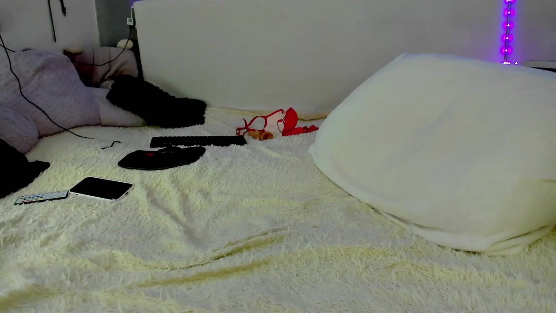 Gallery image thumbnail from fkngBADbitch's myfreecams stream on, 03/10/2025, 14:59 image 19 of 20