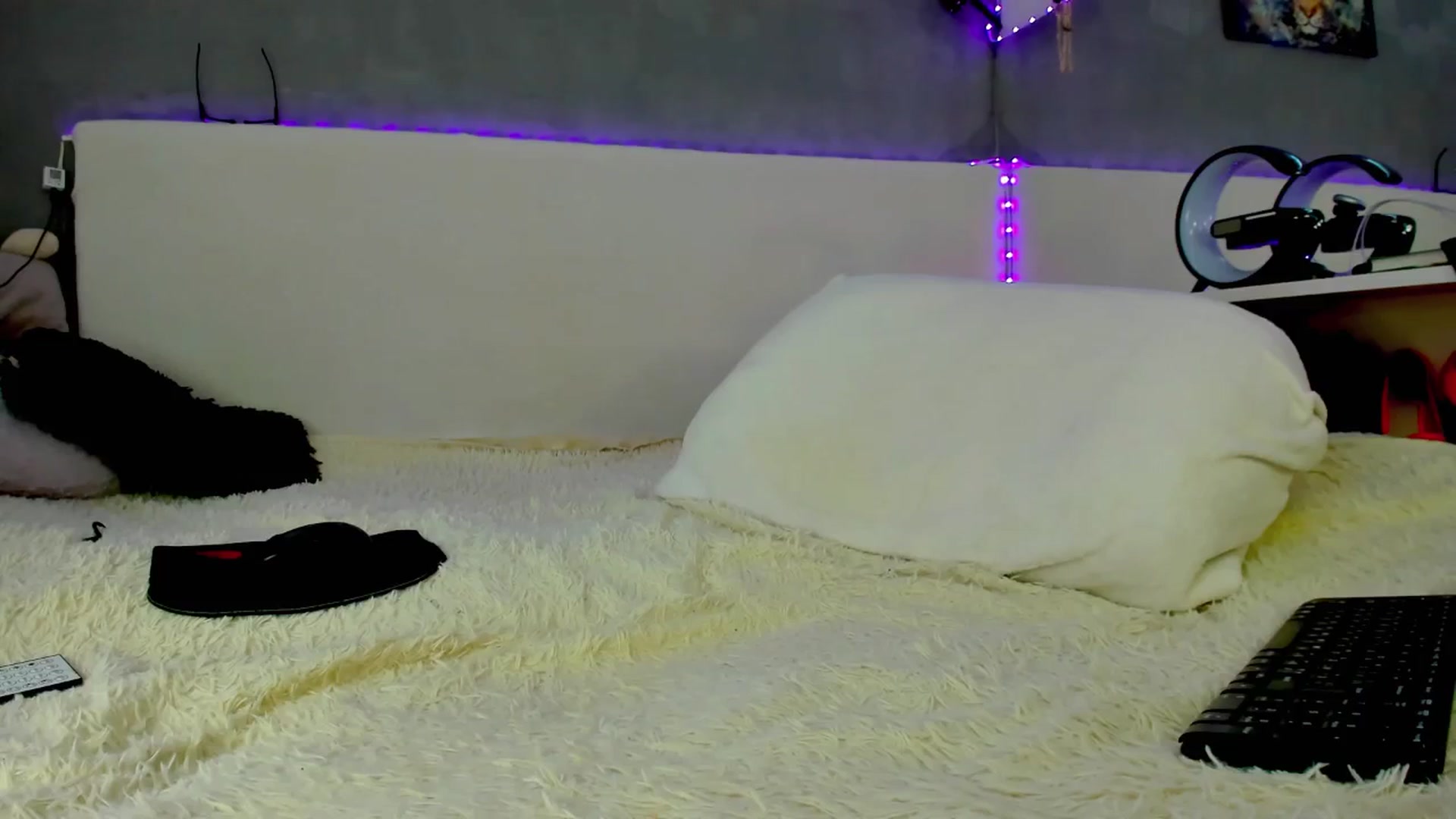 Gallery image thumbnail from fkngBADbitch's myfreecams stream on, 03/10/2025, 14:59 image 6 of 20