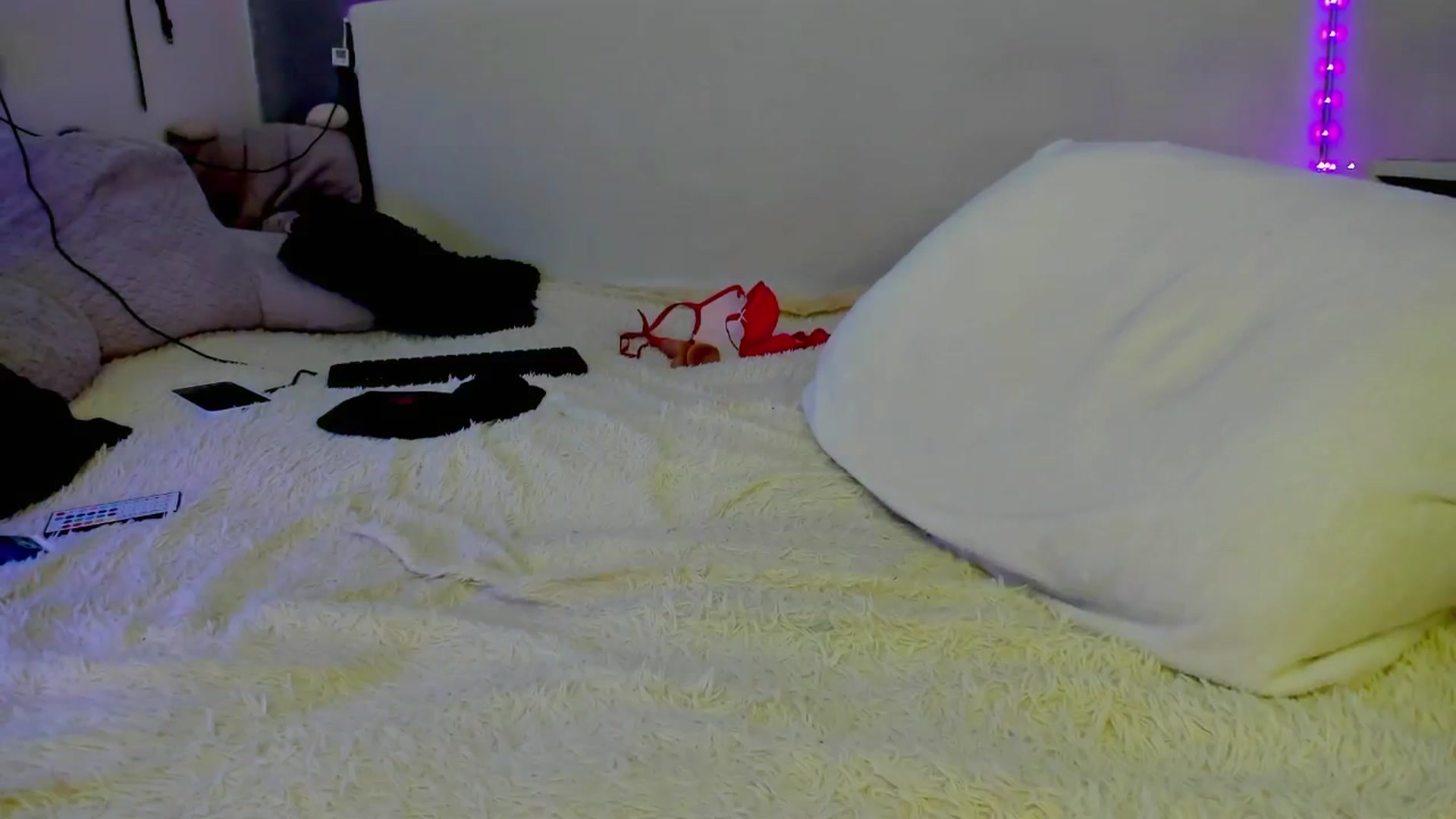 Gallery image thumbnail from fkngBADbitch's myfreecams stream on, 03/10/2025, 14:59 image 10 of 20
