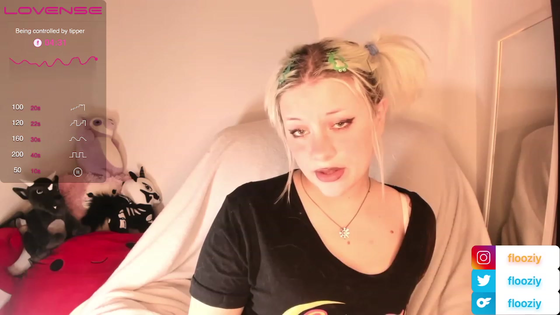 Gallery image thumbnail from flooziy's myfreecams stream on, 11/21/2022, 08:58 image 9 of 20
