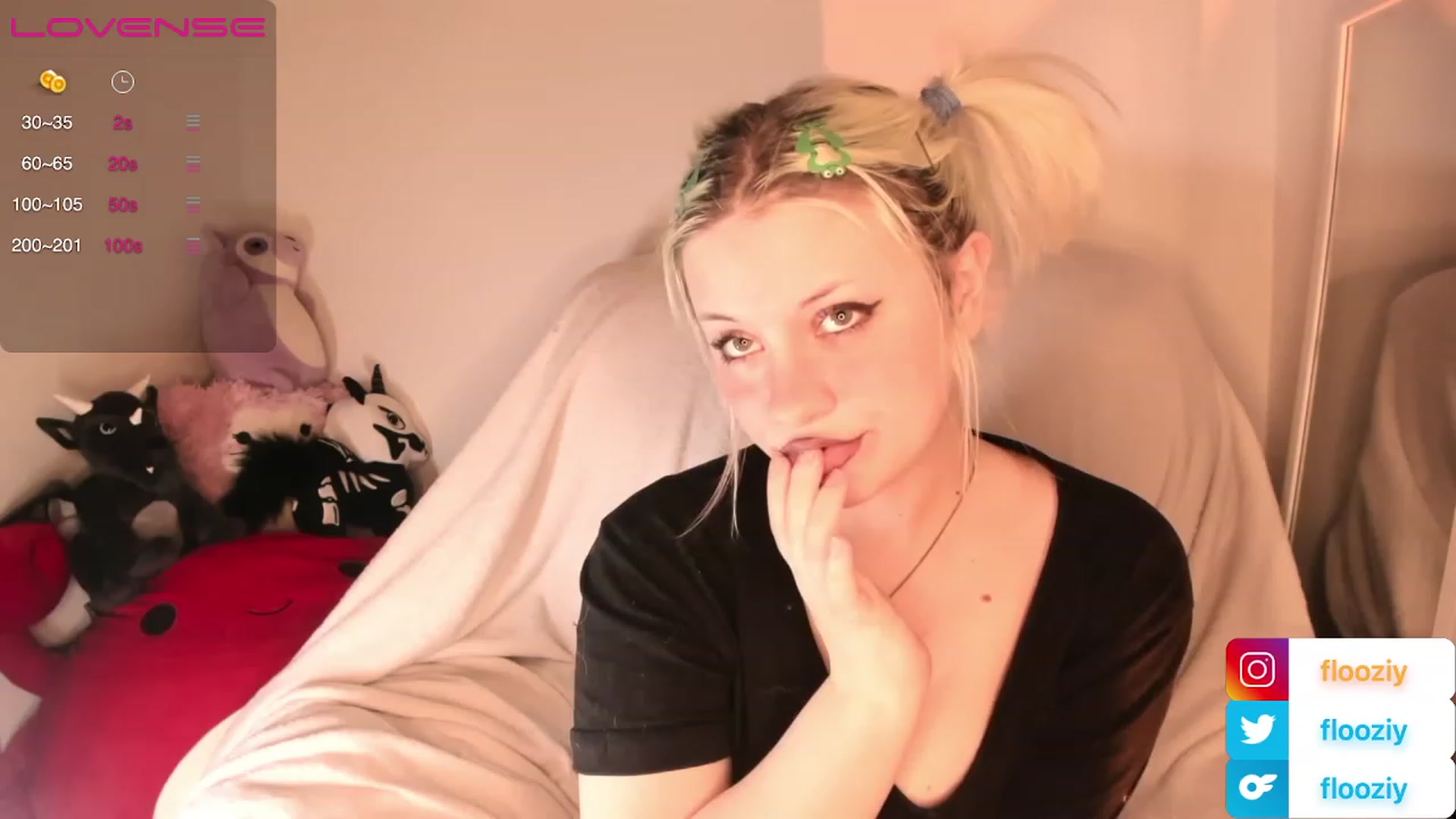 Gallery image thumbnail from flooziy's myfreecams stream on, 11/21/2022, 08:58 image 2 of 20