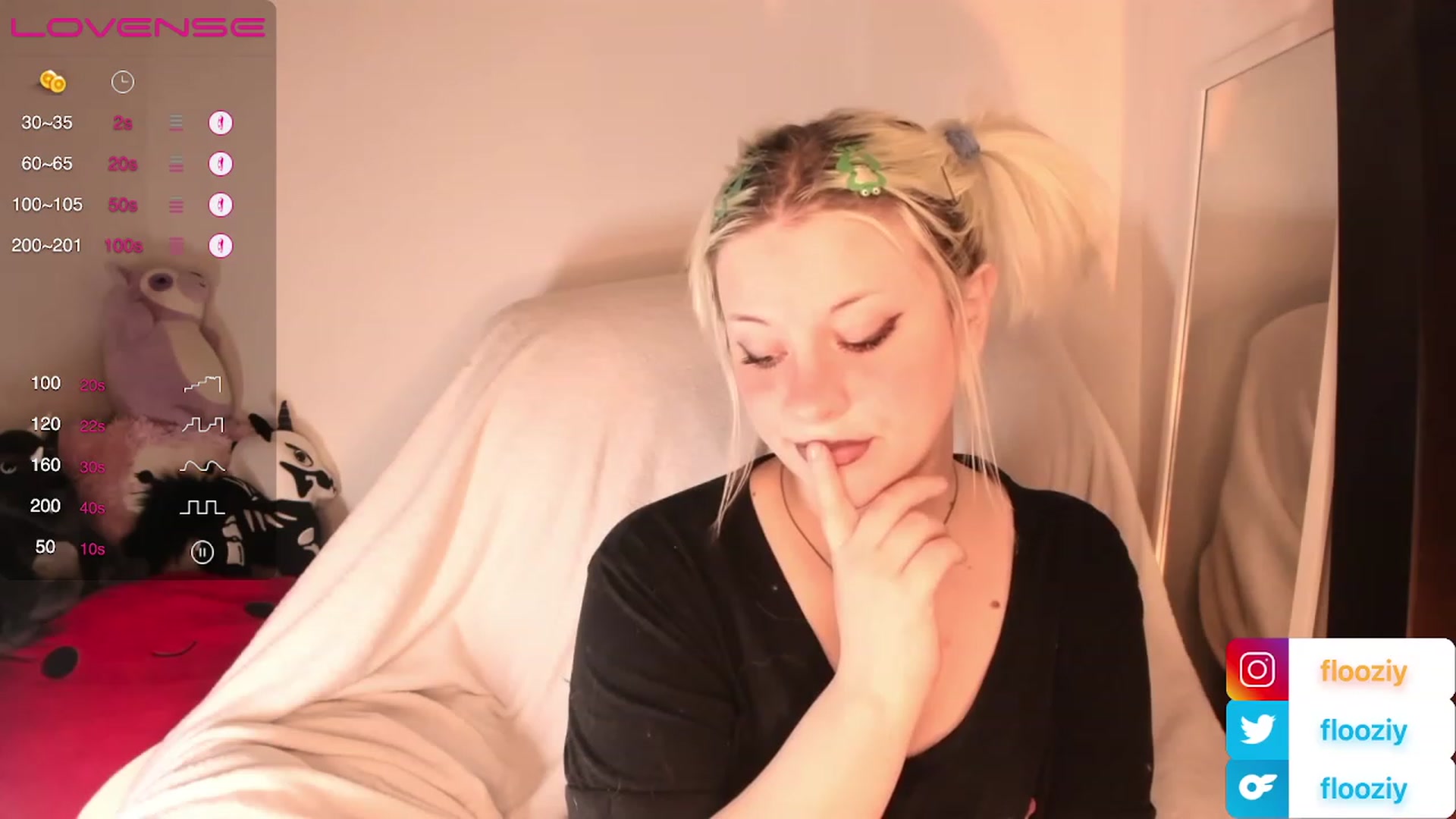 Gallery image thumbnail from flooziy's myfreecams stream on, 11/21/2022, 08:58 image 16 of 20