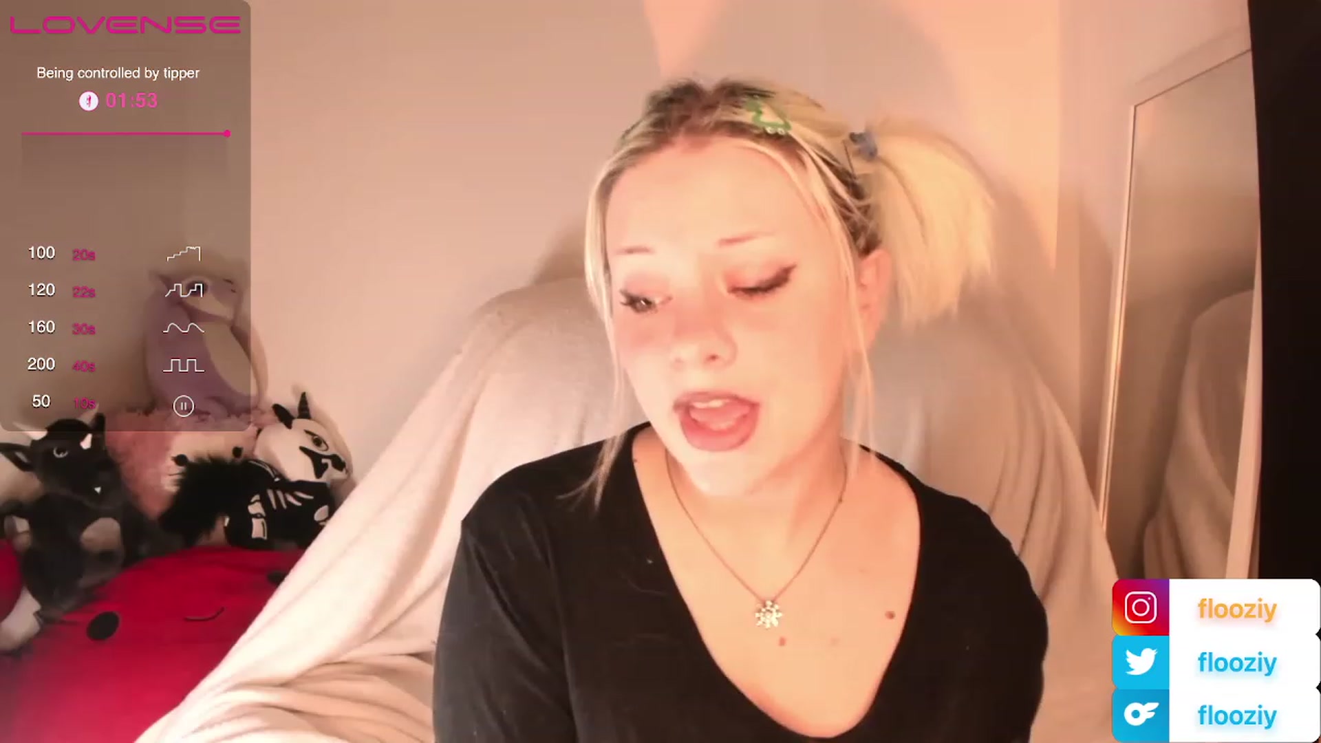 Gallery image thumbnail from flooziy's myfreecams stream on, 11/21/2022, 08:58 image 13 of 20