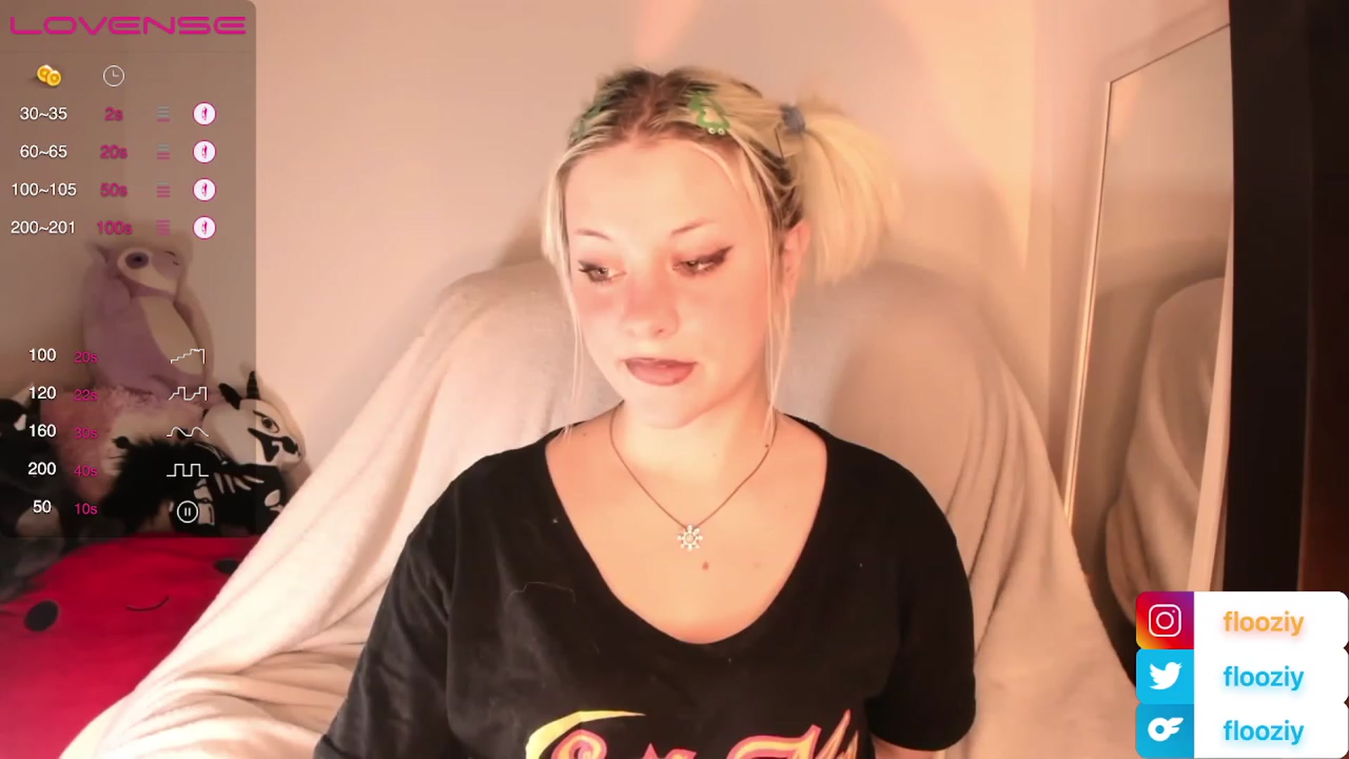 Gallery image thumbnail from flooziy's myfreecams stream on, 11/21/2022, 08:58 image 18 of 20