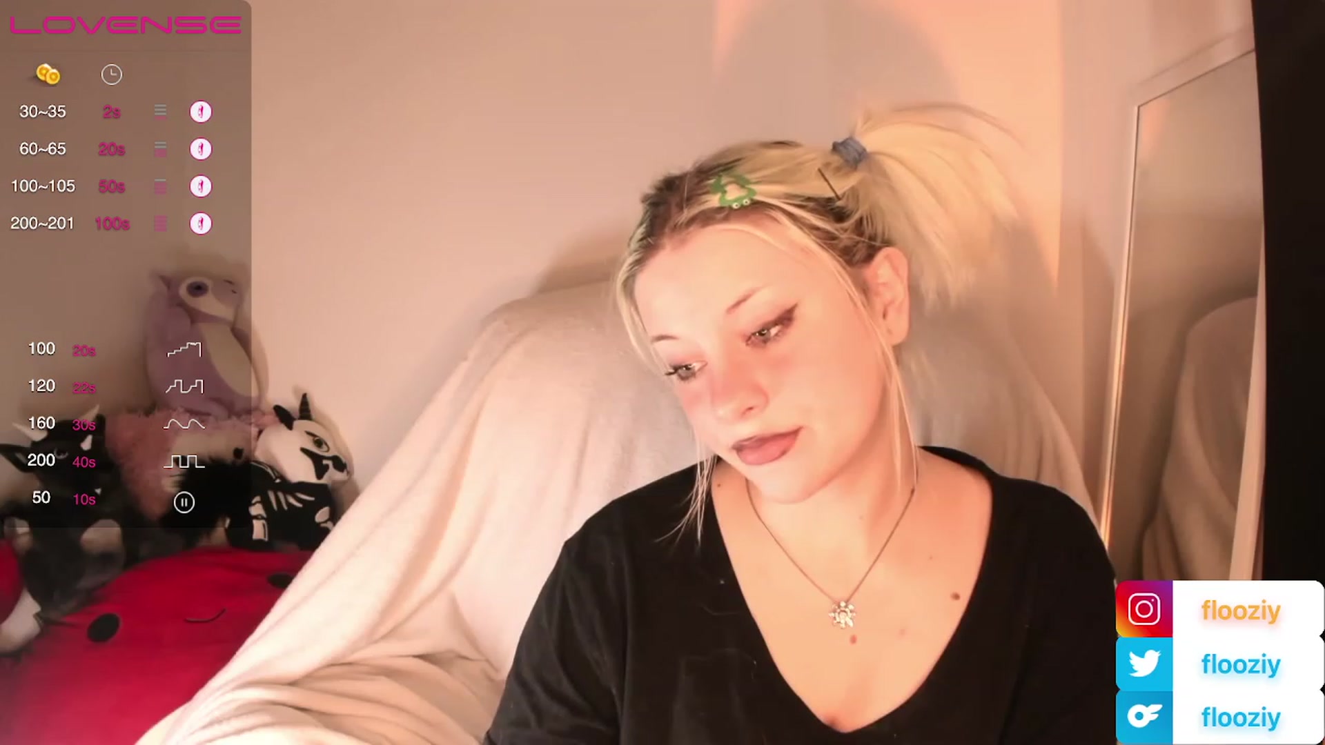 Gallery image thumbnail from flooziy's myfreecams stream on, 11/21/2022, 08:58 image 15 of 20